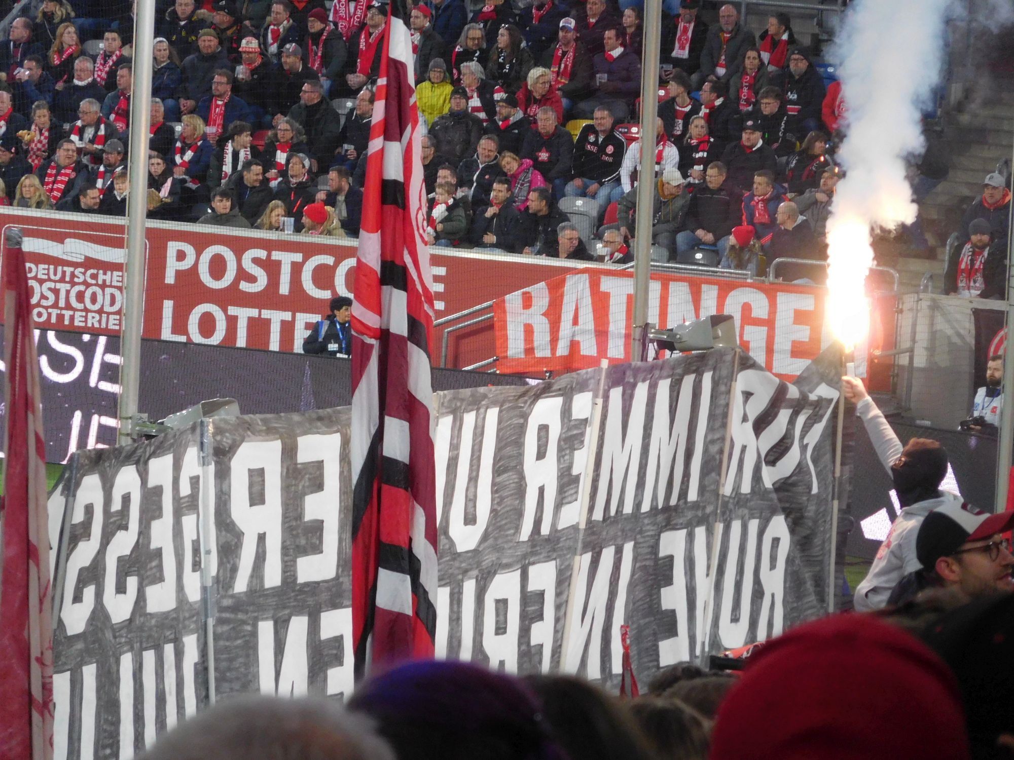 F95 vs HSV:  Gedenkminute für den verunglückten Ultra (Foto: FP)