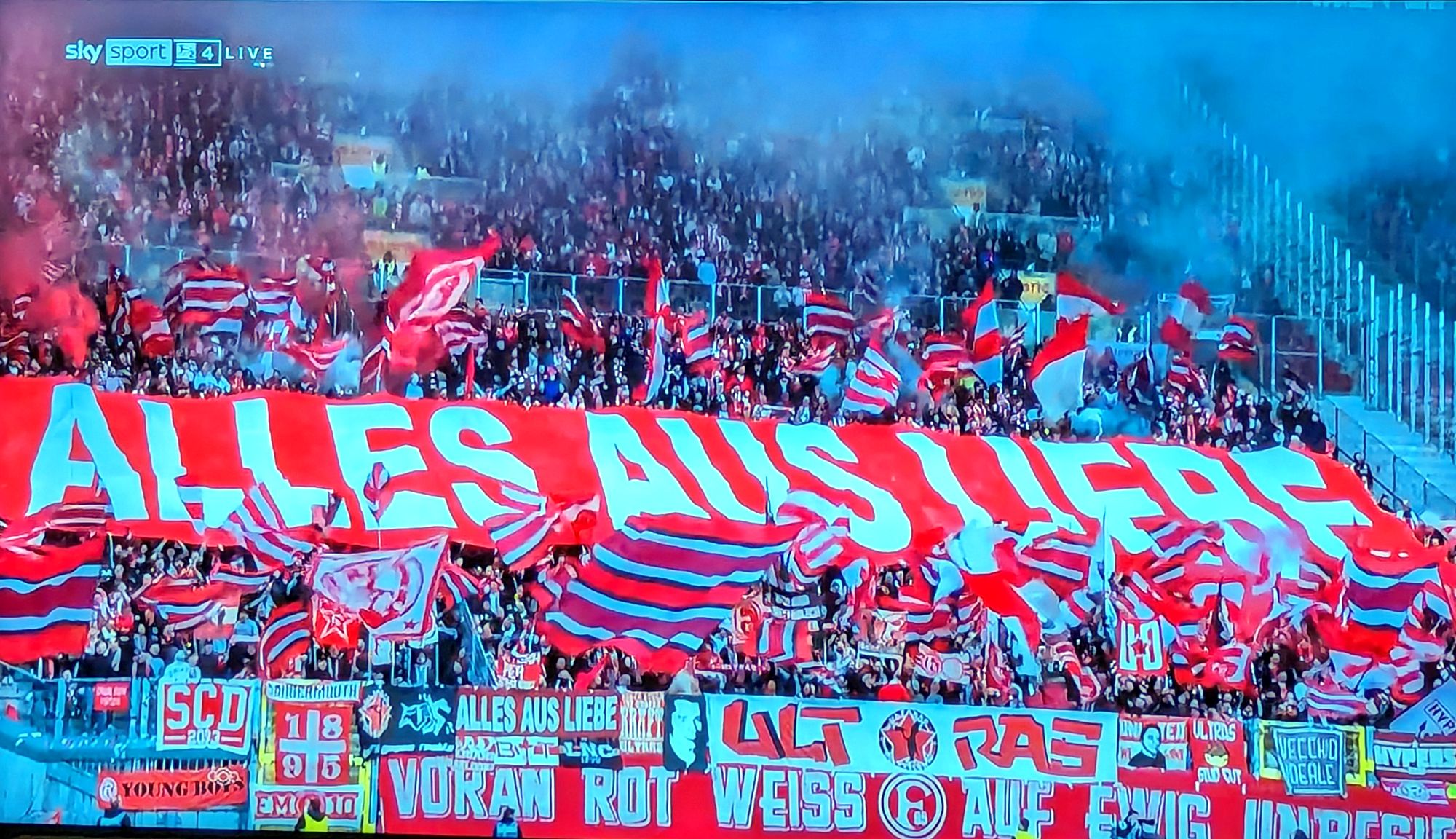 Kaiserslautern vs F95: Grandioser Support der 4.000 Mitgereisten! (Screenshot Sky)