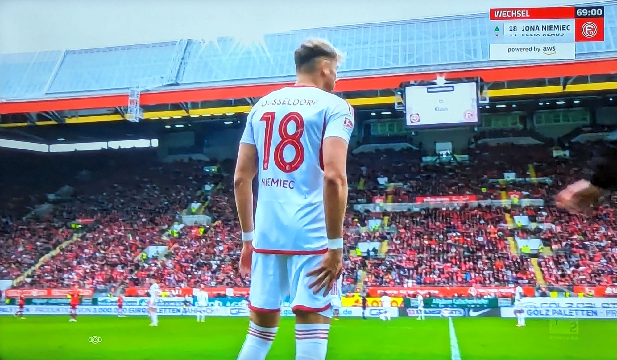 Kaiserslautern vs F95: Die Einwechslung von Jona Niemiec brachte Schwung (Screenshot Sky)