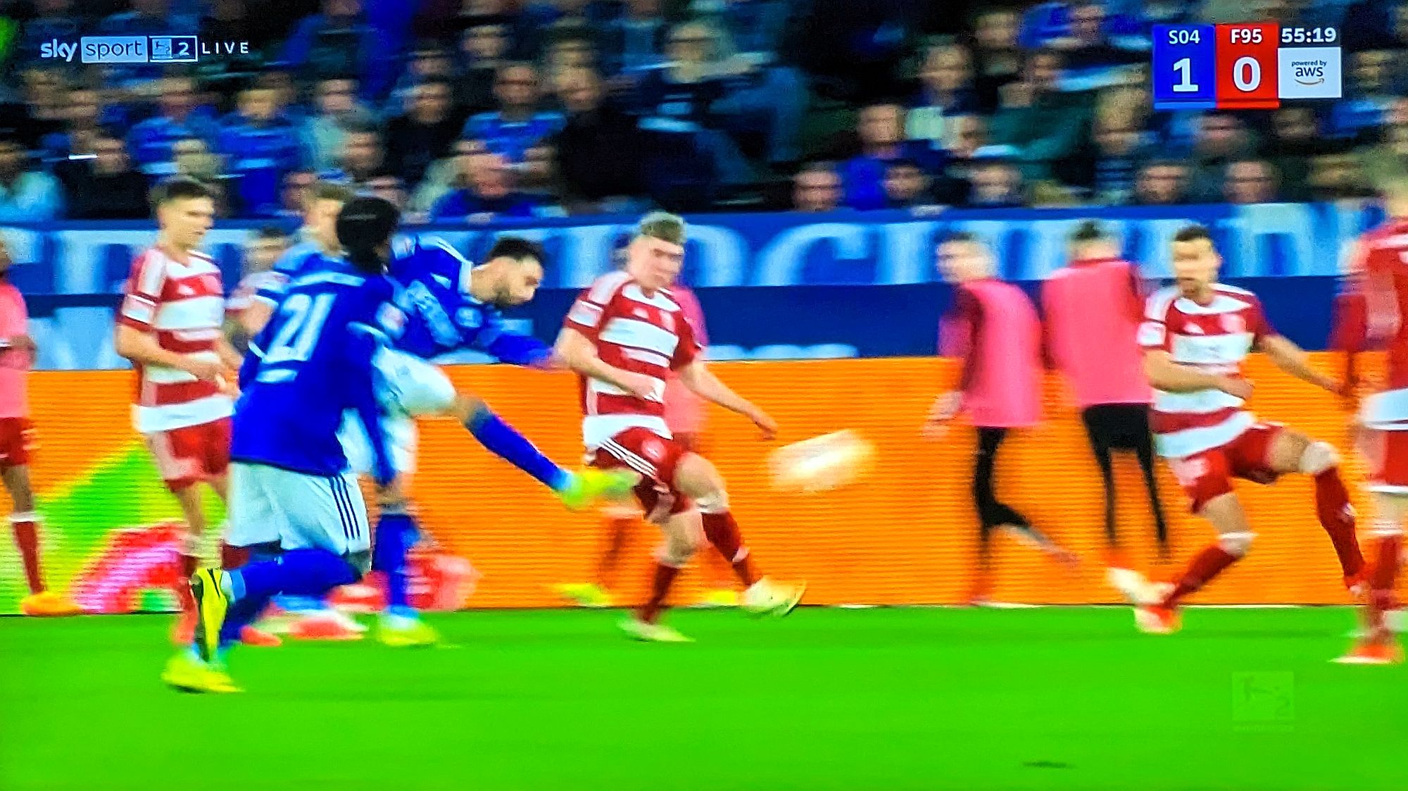 Schalke vs F95: Strammer Schuss von Karaman, drin, 1:0 für S04 (Screenshot Sky)
