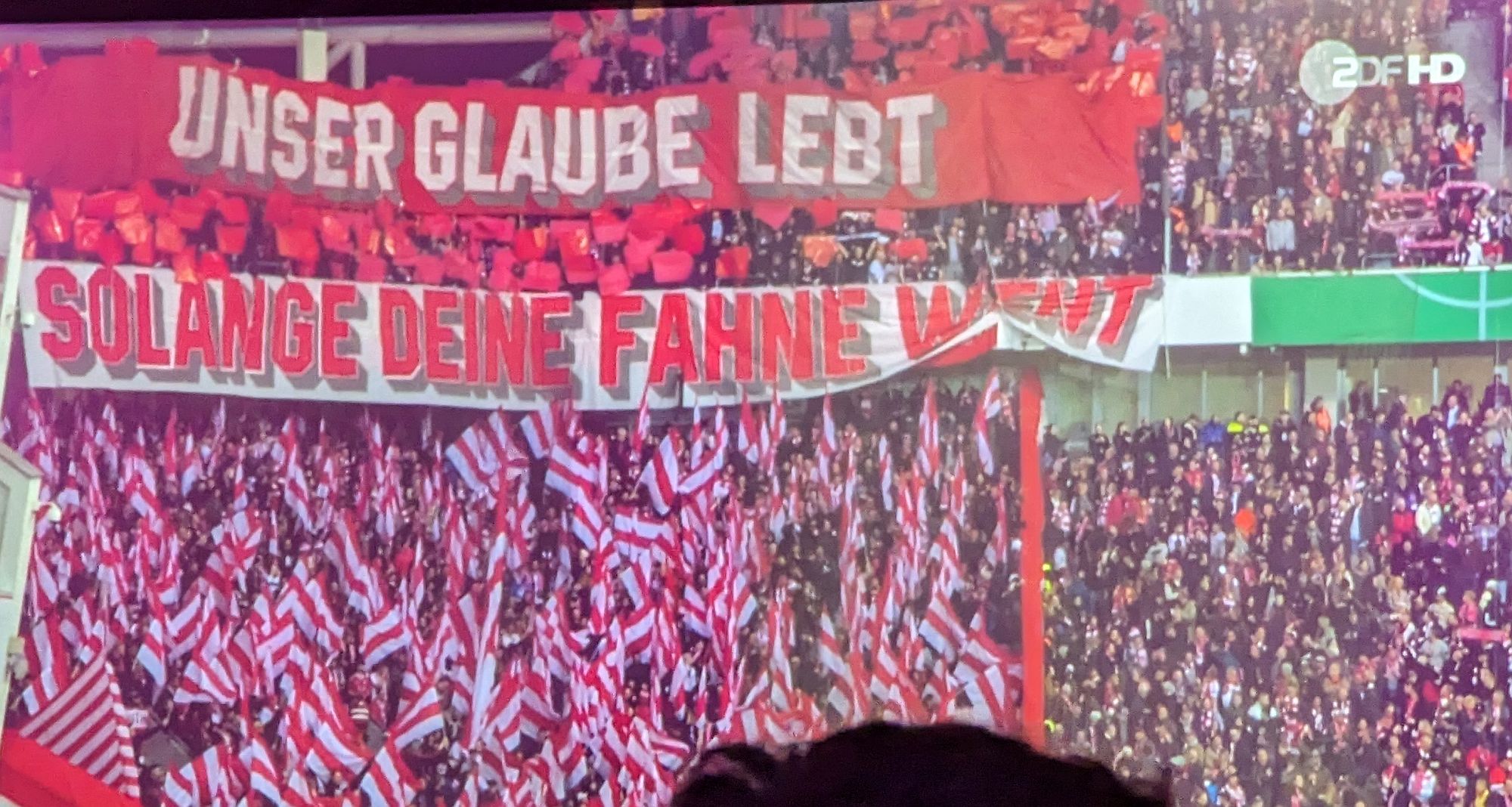 Leverkusen vs F95: Der Glaube lebt solange deine Fahne weht (Foto: FP)