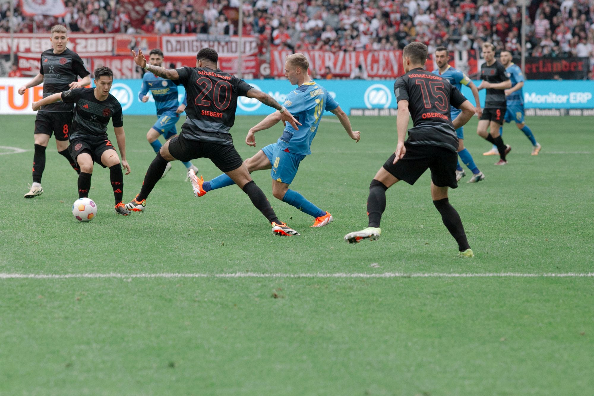 F95 vs Braunschweig: Jamil im Zweikampf (Foto: Sandra Drljaca)