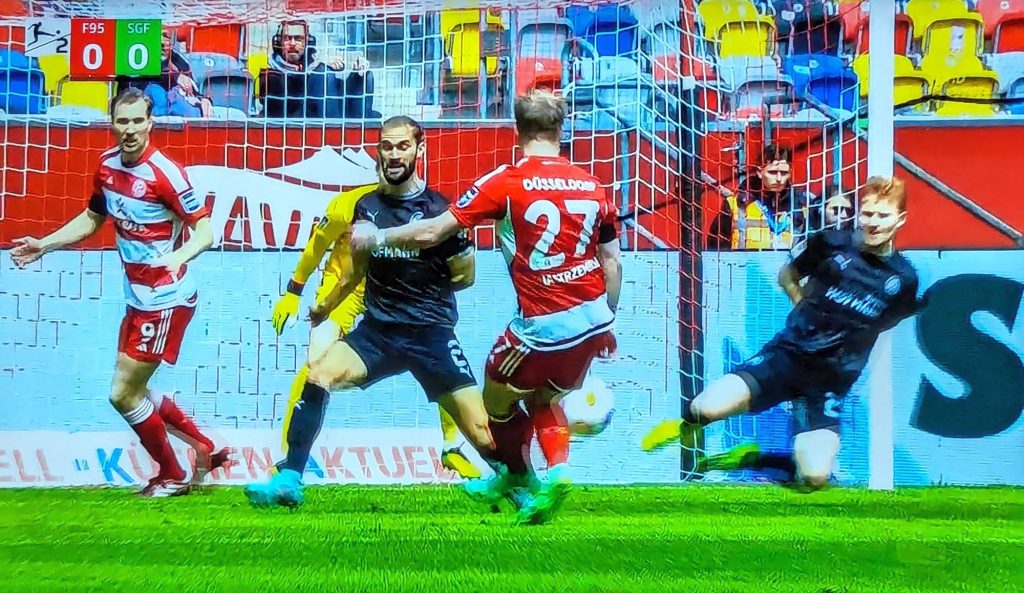 F95 vs Fürth: Da hätte Jastrzembski das Tor machen können (Screenshot ARD)
