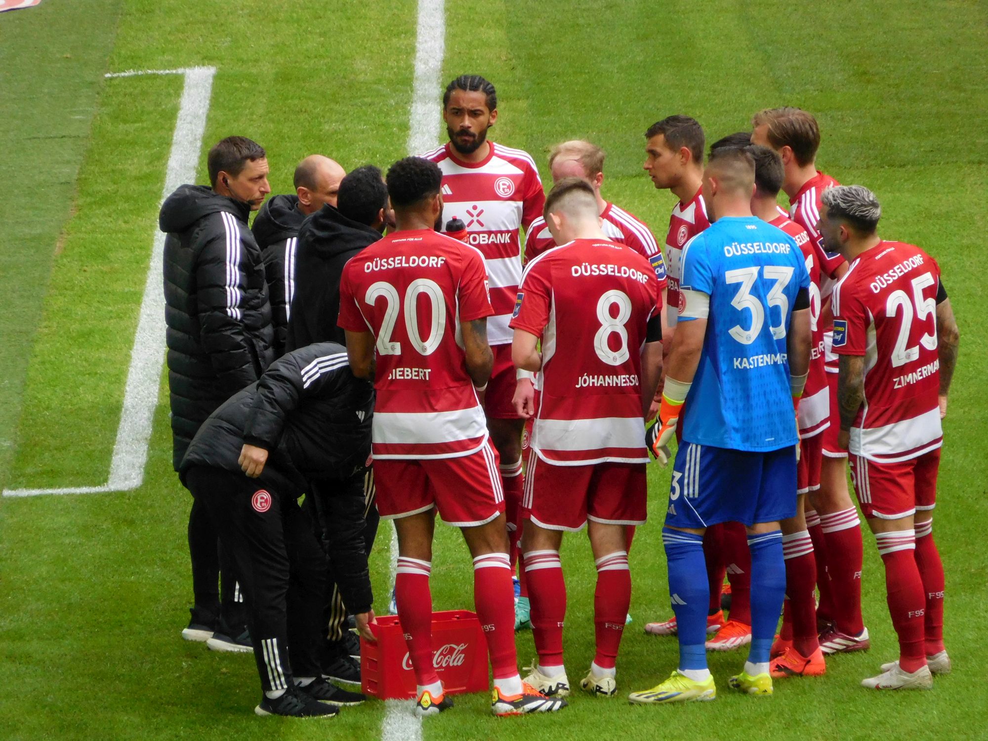 F95 vs Fürth: Mannschaftsbesprechung an der Seitenlinie (Foto: FP)
