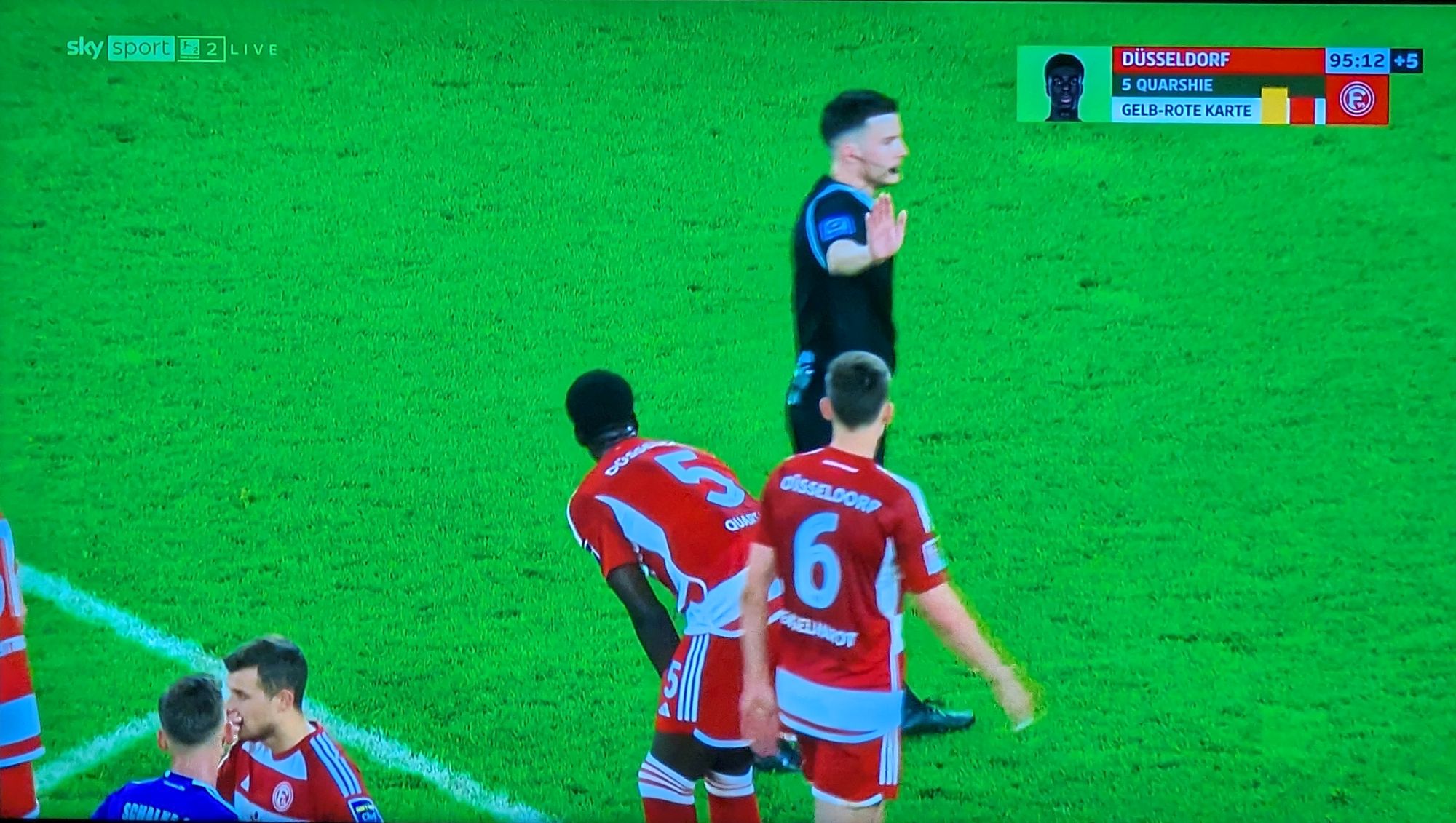 Schalke vs F95: Schiri Osmers nimmt den Elfer in der 95. Minute zurück (Screenshot Sky)