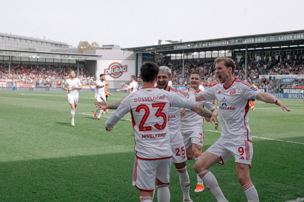 Wehen vs F95: Der Jubel nach dem 1:0 (Foto: Sandra Drljaca)