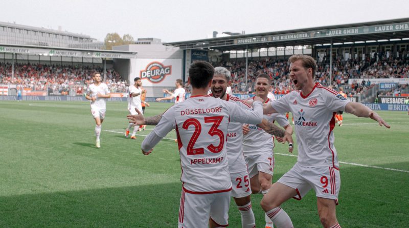 Wehen vs F95: Der Jubel nach dem 1:0 (Foto: Sandra Drljaca)