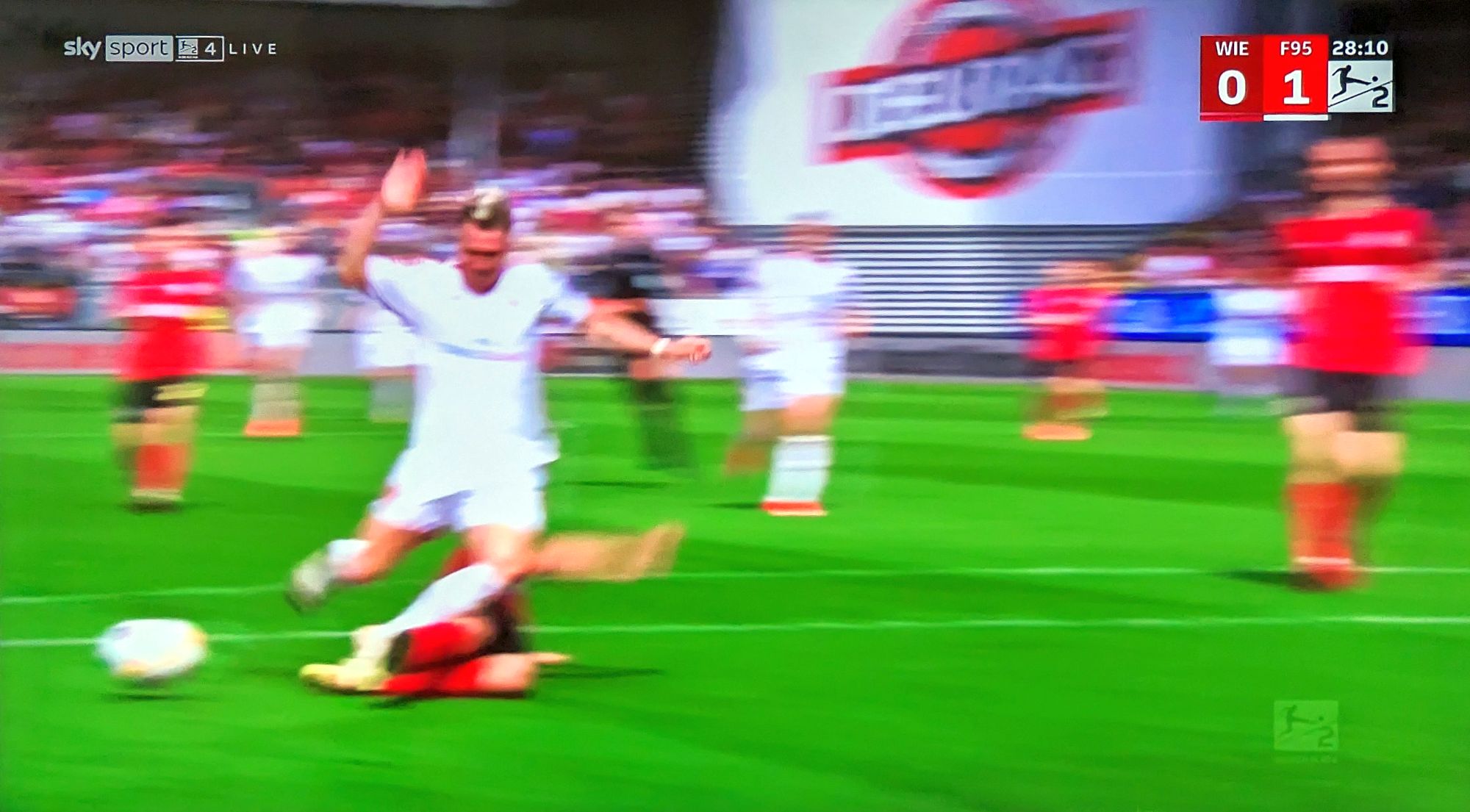 Wehen vs F95: Nein, das war kein Elfer... (Screenshot Sky)