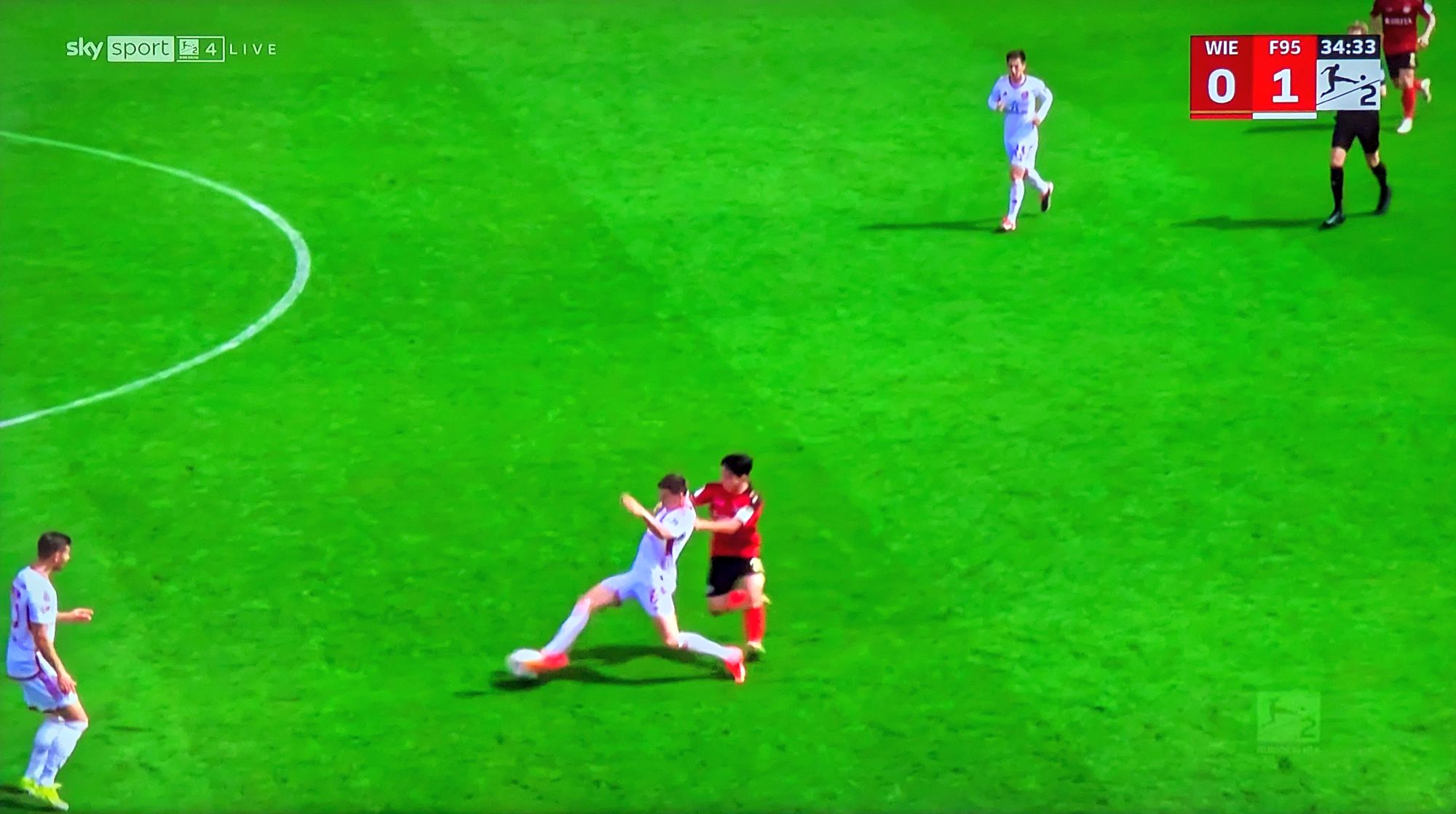 Wehen vs F95: Das Foul, das zum Platzverweis führte (Screenshot Sky)