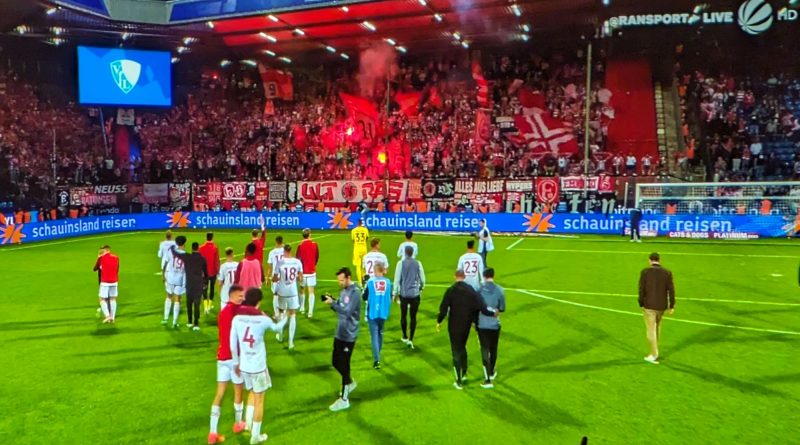 Bochum vs F95: Die Mannschaft feiert gemeinsam mit den Fans (Screenshot Sat1)