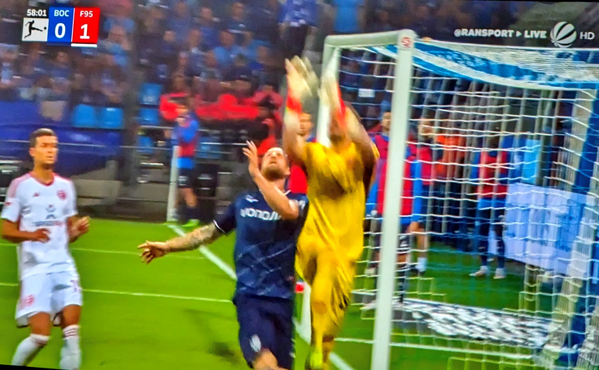 Bochum vs F95: Flo Kastenmeier im Luftkampf  (Screenshot Sat1)