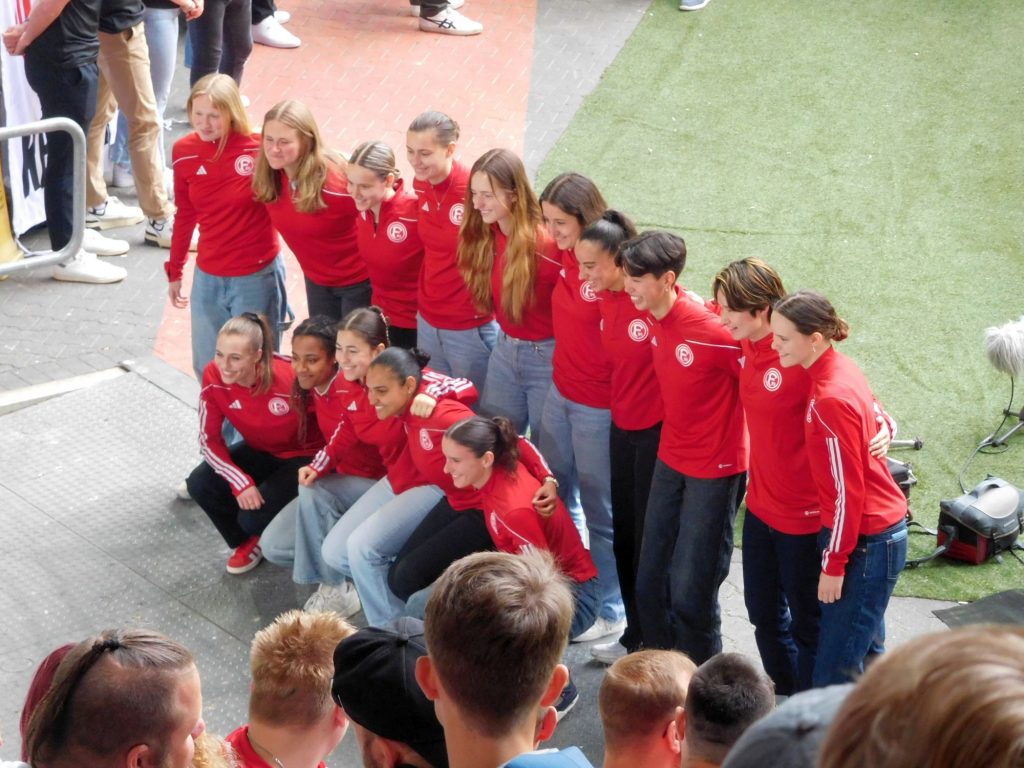 F95 vs Magdeburg: Und vor dem Spiel wurden unsere Frauen geehrt (Foto: FP)