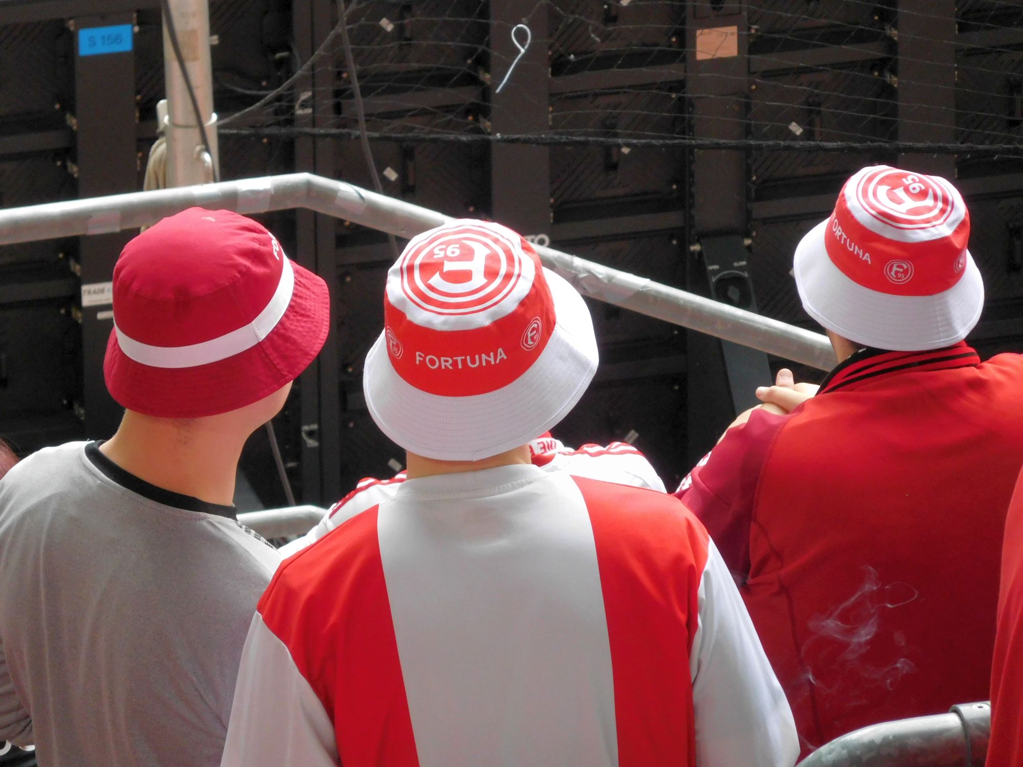 F95 vs Magdeburg: Ihr habt die Hüte schön! (Foto: FP)