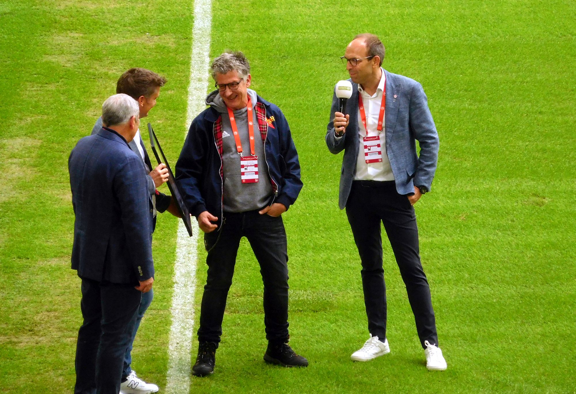 F95 vs Magdeburg: Der Vorstand verabschiedet Stadion-DJ Opa (Foto: FP)