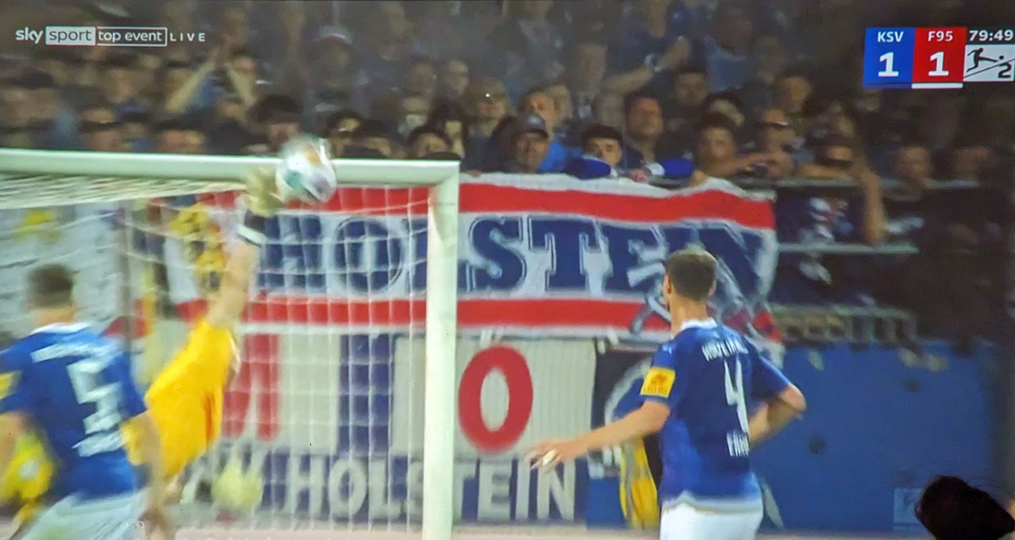 Kiel vs F95: Rettungstat des Störche-Schlussmanns (Screenshot: Sky)