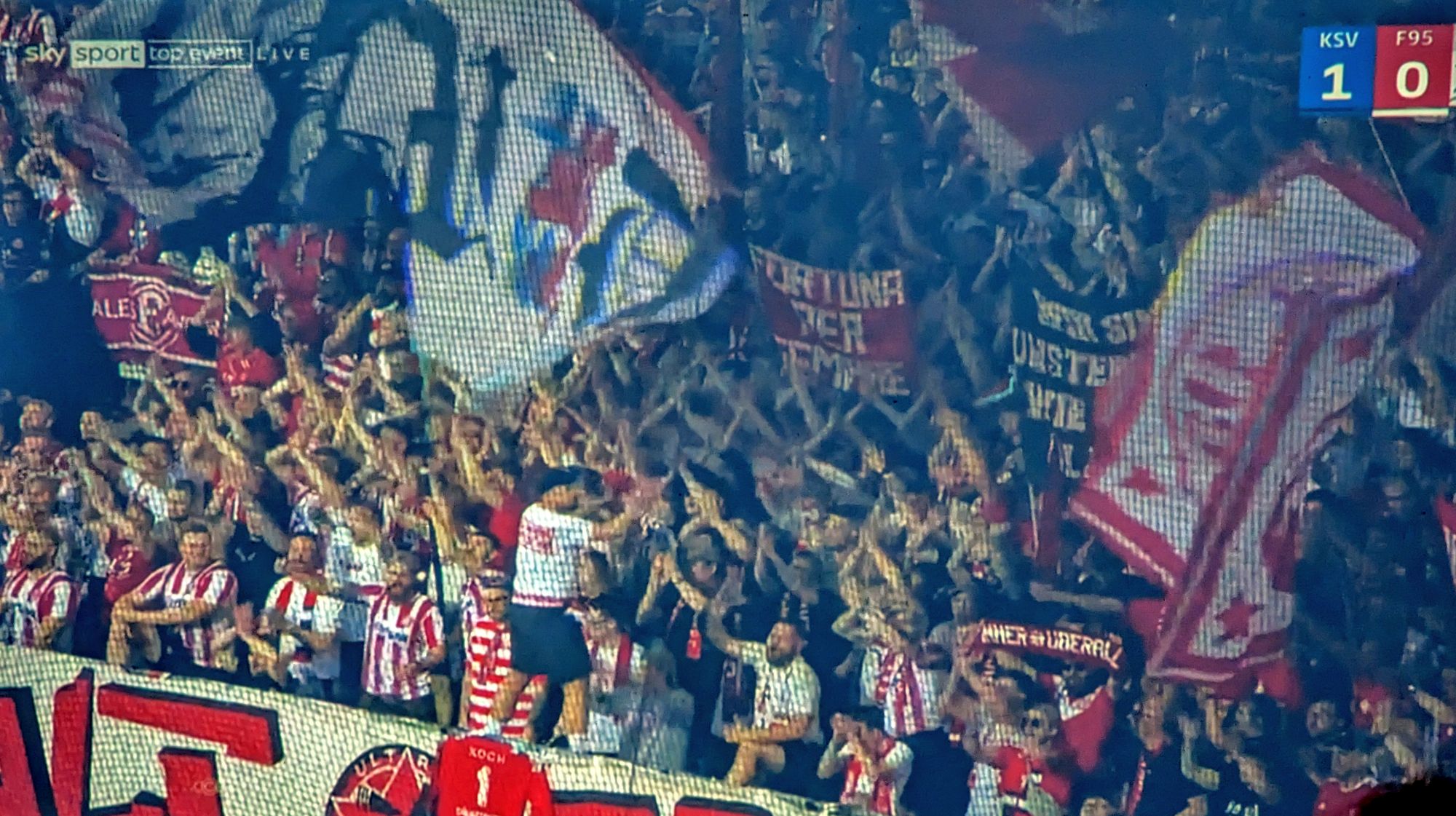 Kiel vs F95: Unsere Ultras im Holstein-Stadion (Screenshot: Sky)