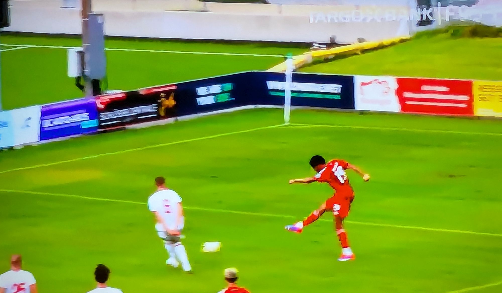 F95 vs DVTK: Emma mit perfekter Schusstechnik zum 2:0 (Screenshot f95.tv)