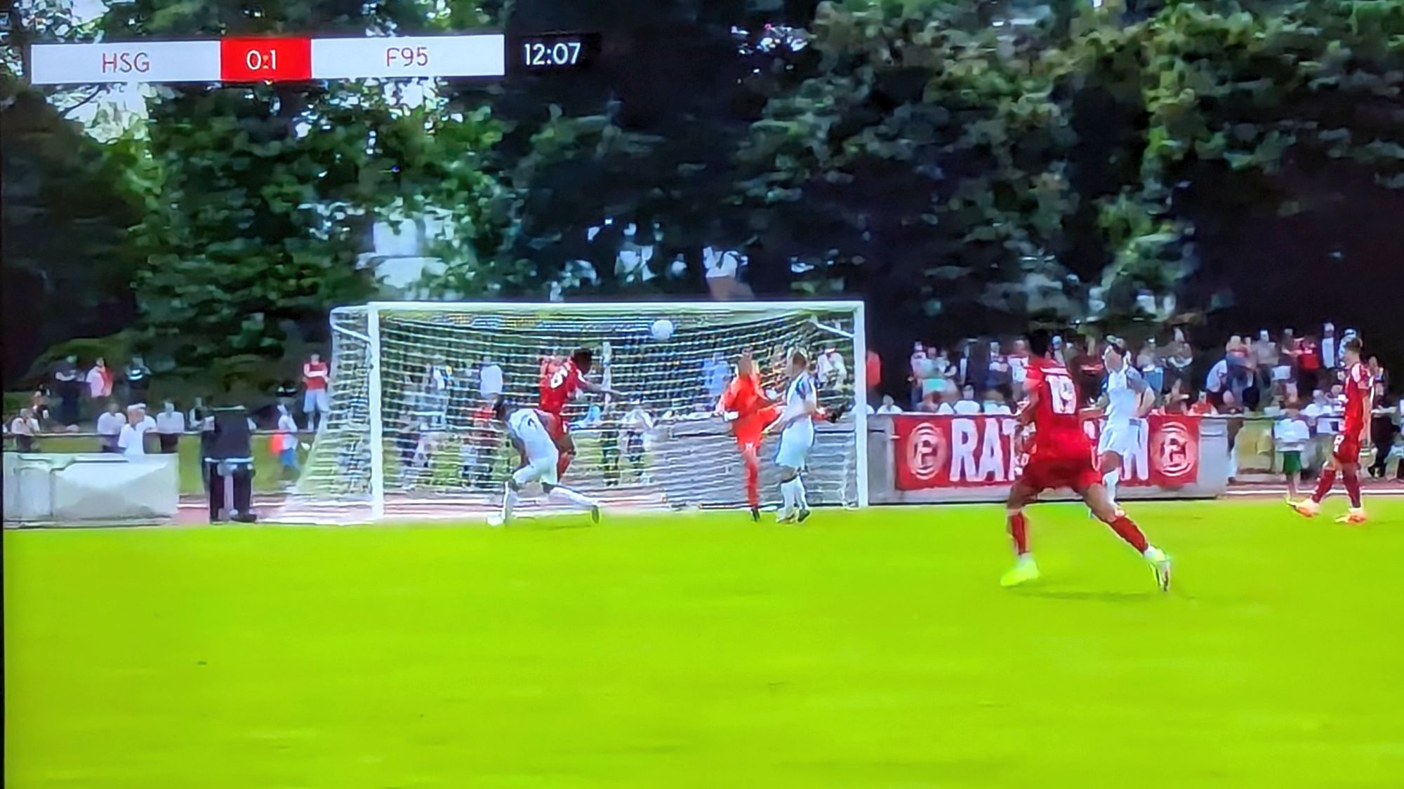 HSG vs F95: Affo macht das 1:0 auf Vorlage von Rossmann (Screenshot f95.tv)