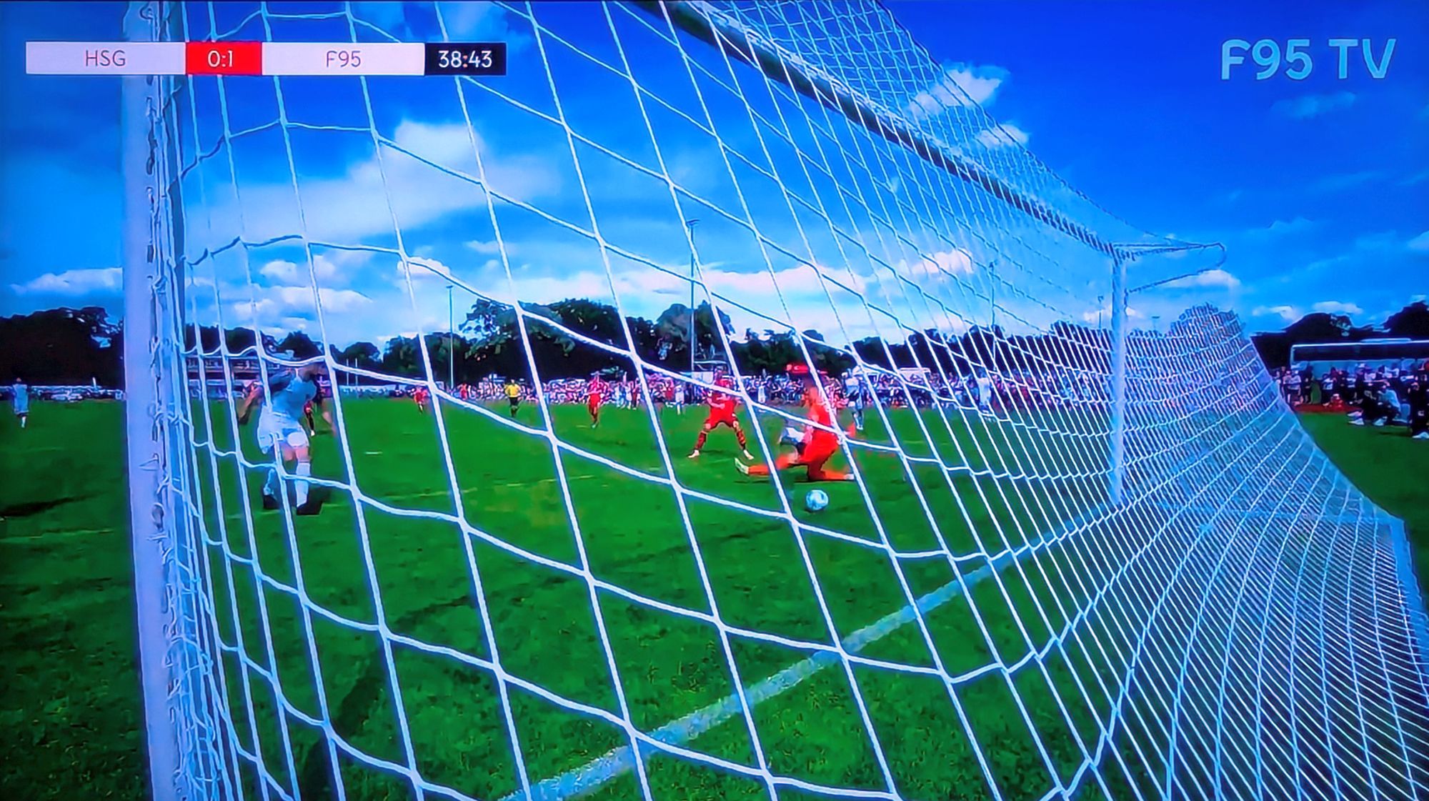 HSG vs F95: Das 2:0 durch Schmidt wieder auf Vorlage von Rossmann (Screenshot f95.tv)