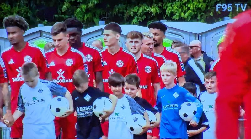 HSG vs F95: Auflauf der Gladiatoren (Screenshot f95.tv)