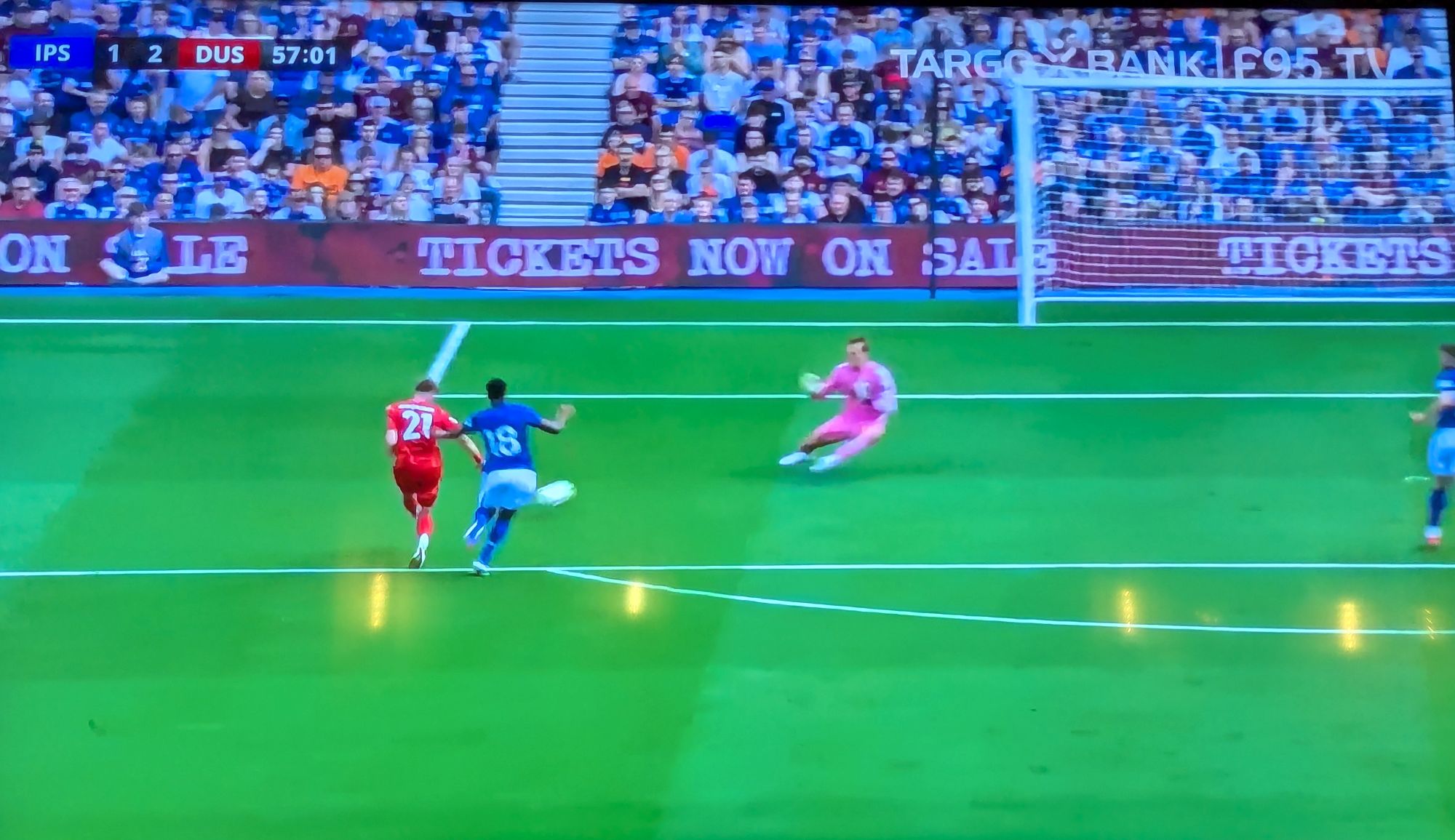 Ipswich vs F95: Tim Rossmann mit einem tollen Schuss zum Siegtreffer (Screenshot: F95.tv)