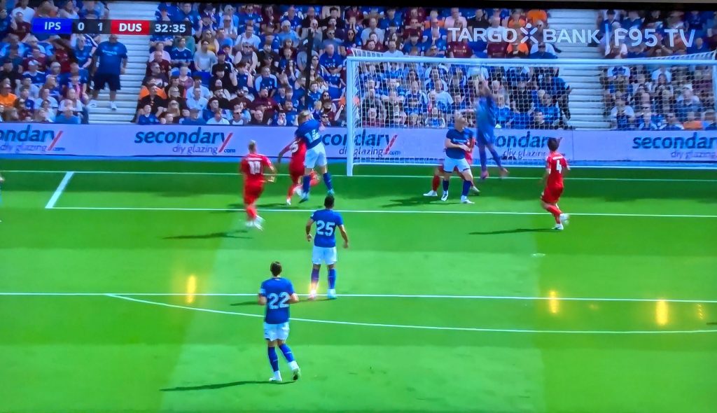 Ipswich vs F95: Nicht die einzige Rettungstat von Flo Kastenmeier (Screenshot: TownTV)