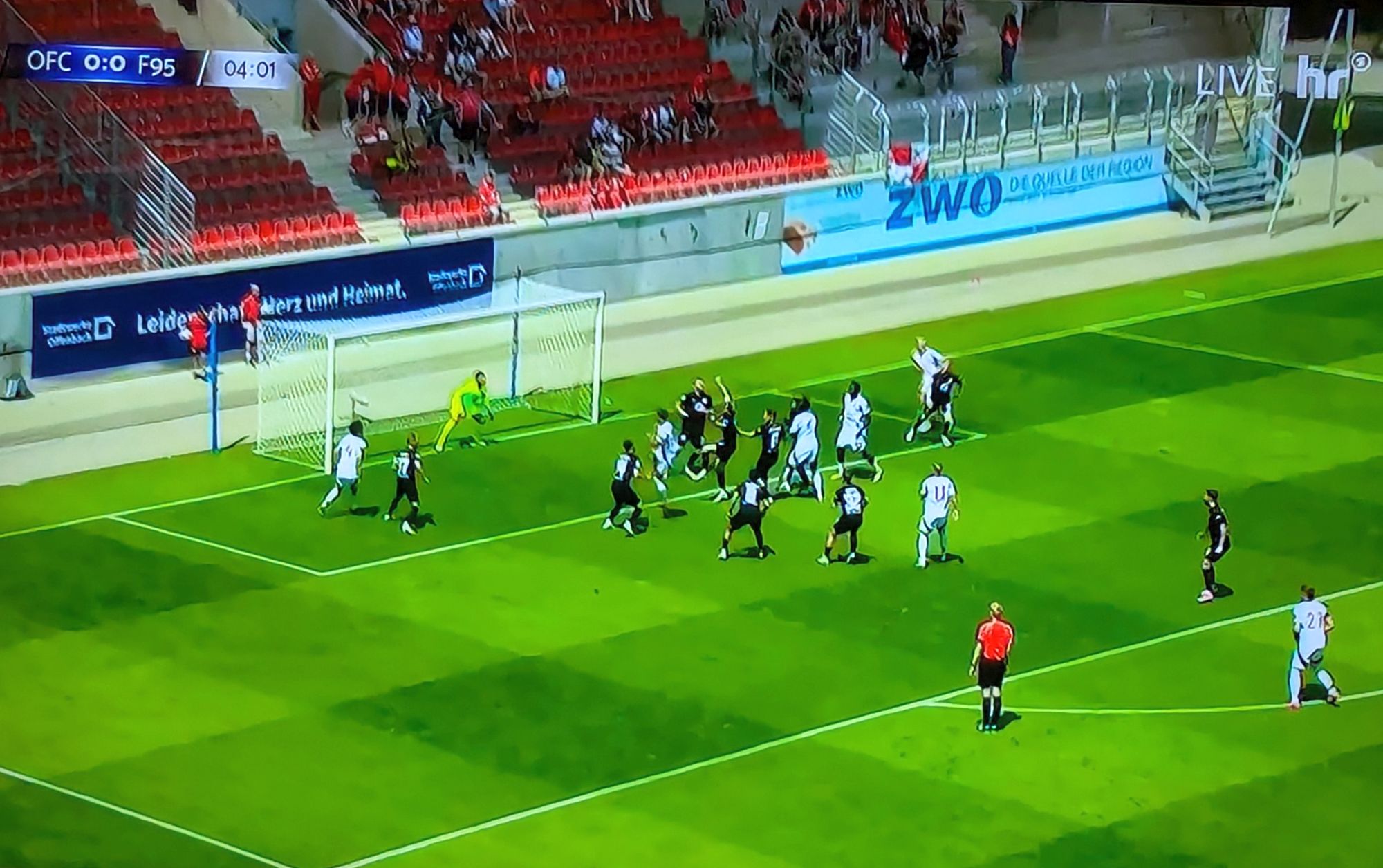 Blitzturnier Offenbach: Erste Chance gegen den OFC nach wenigen Sekunden (Screenshot HR)