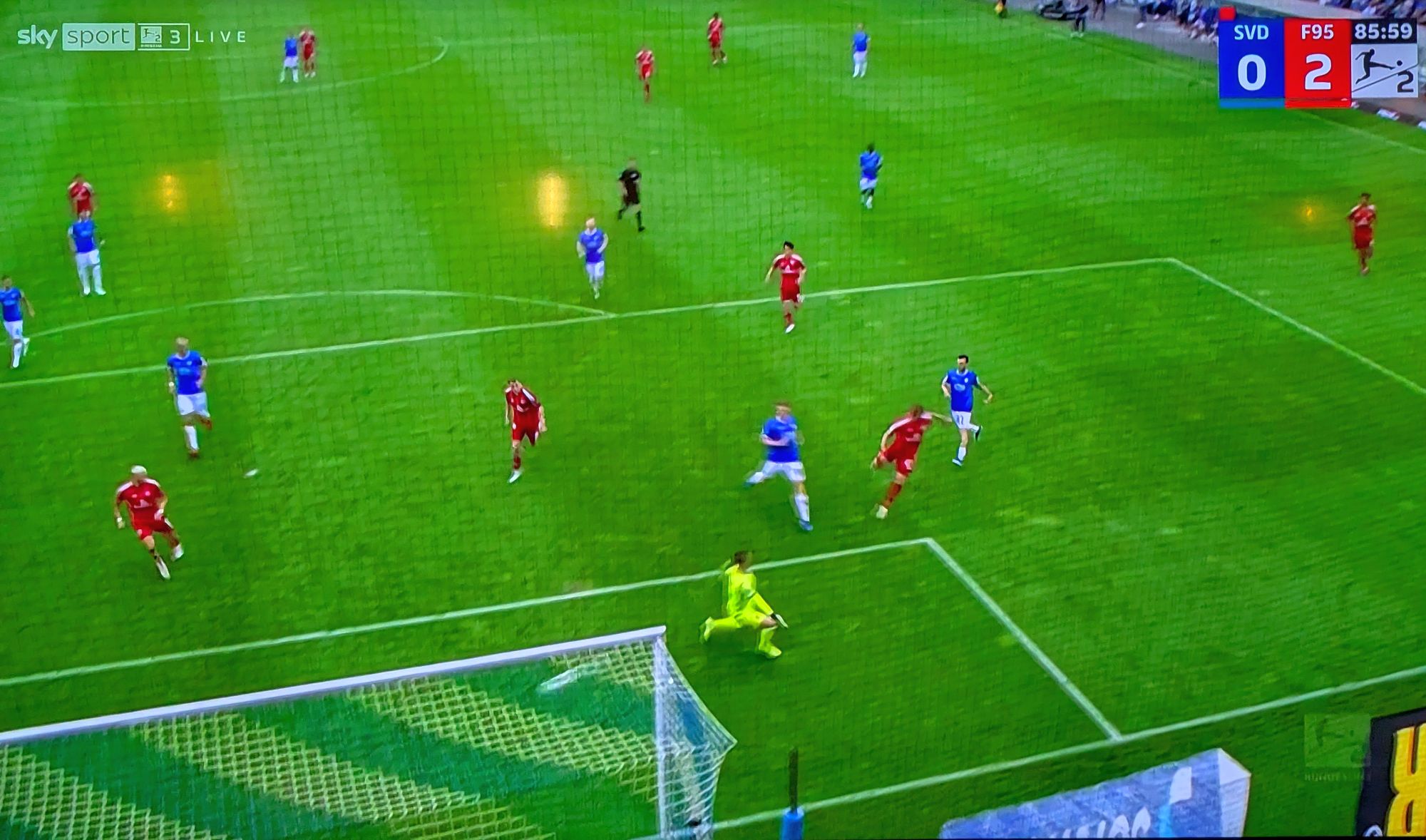 Darmstadt vs F95: Tim Rossmann macht das schicke 2:0 (Screenshot: Sky)