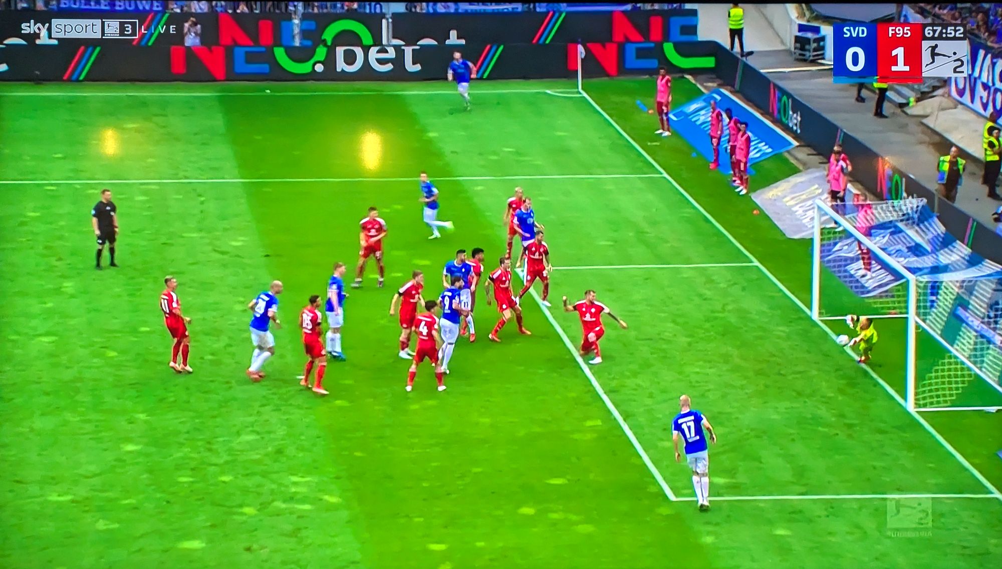 Darmstadt vs F95: Grandiose Rettungstat von Flo Kastenmeier (Screenshot: Sky)