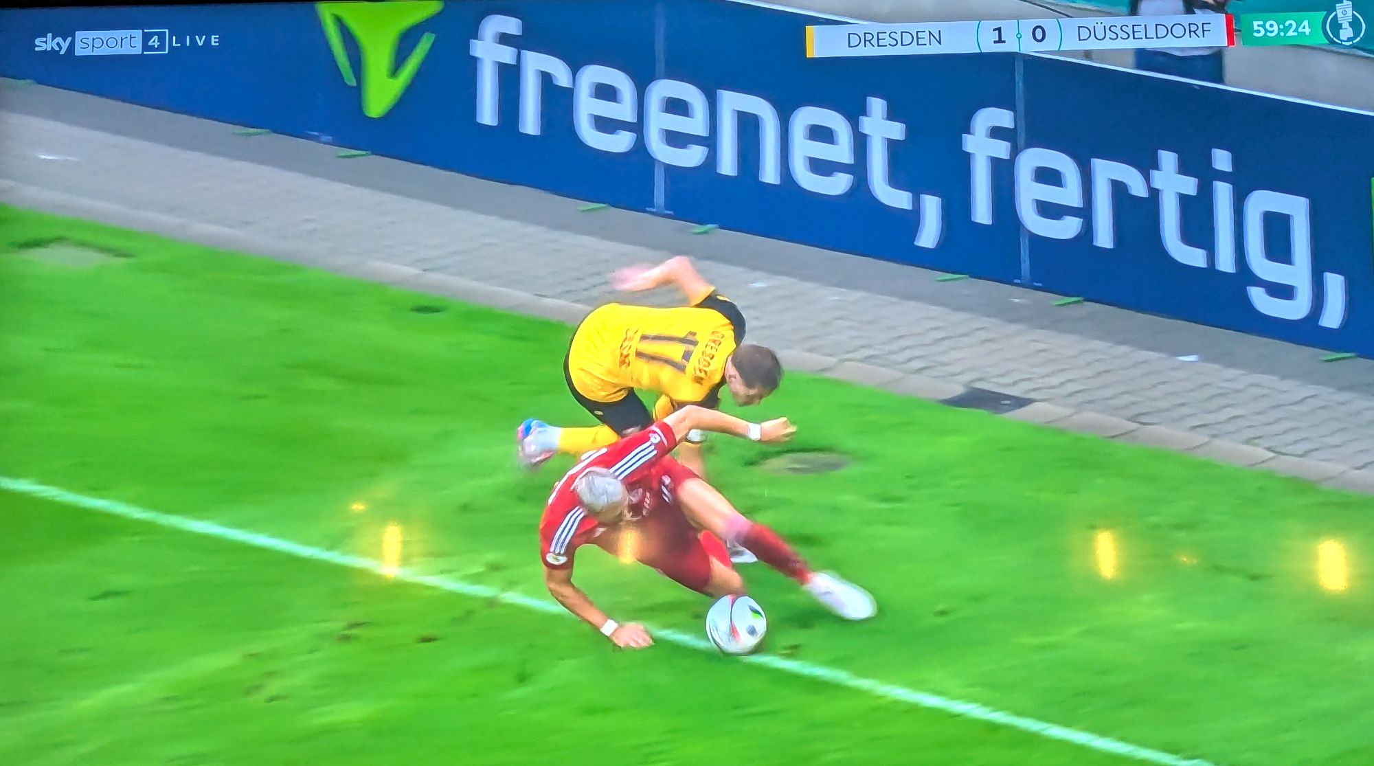 Dresden vs F95: Jona Niemiec hat ein großes Kämpferherz (Screenshot Sky)