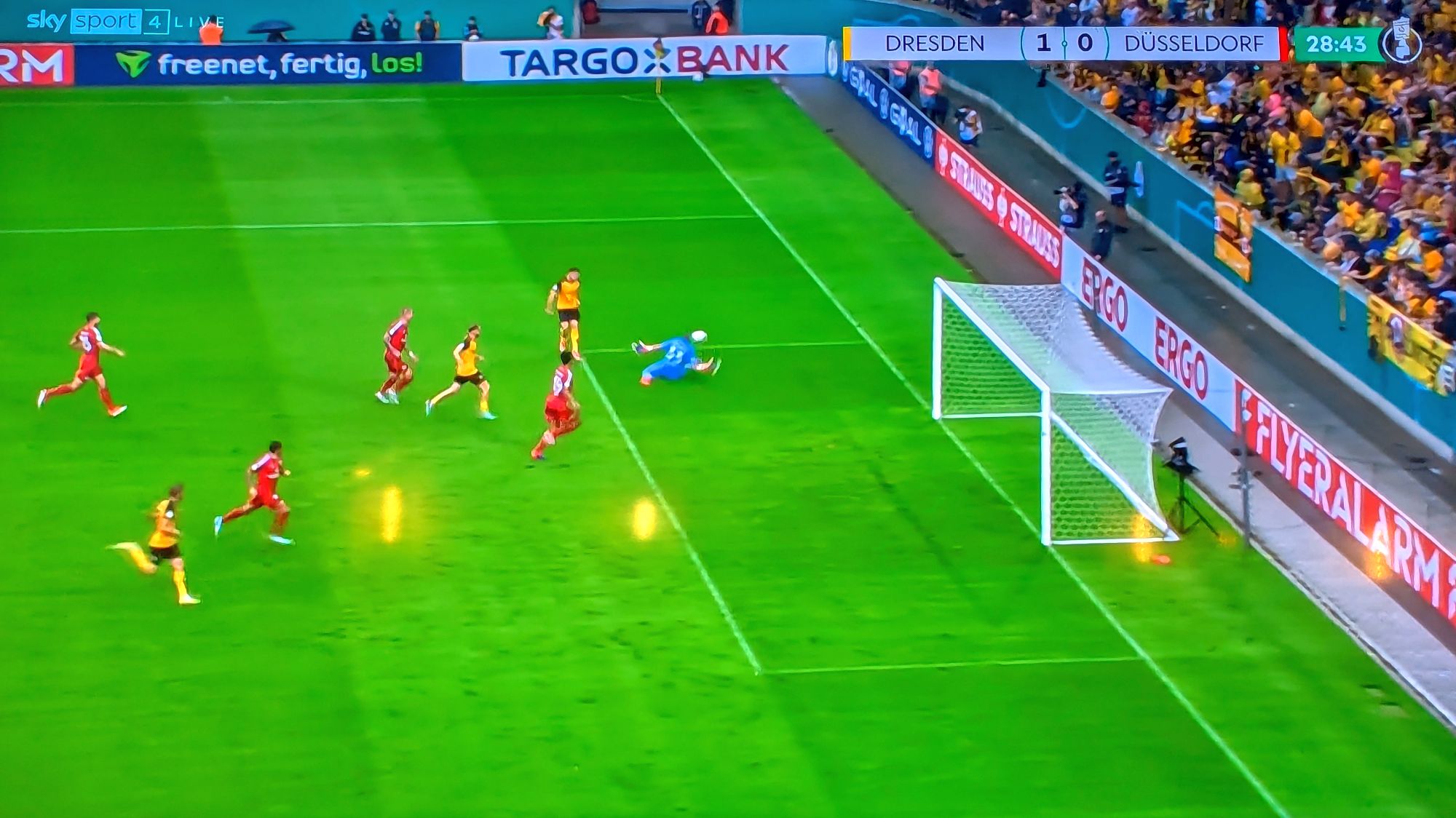 Dresden vs F95: Große Rettungstat von Flo Kastenmeier (Screenshot Sky)