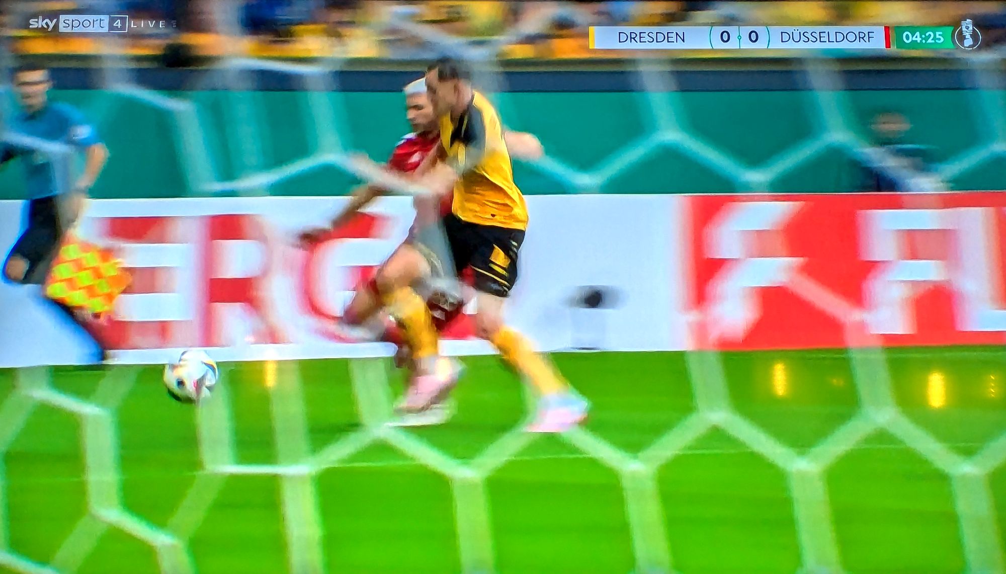 Dresden vs F95: Jona Niemiec hat ein großes Kämpferherz (Screenshot Sky)