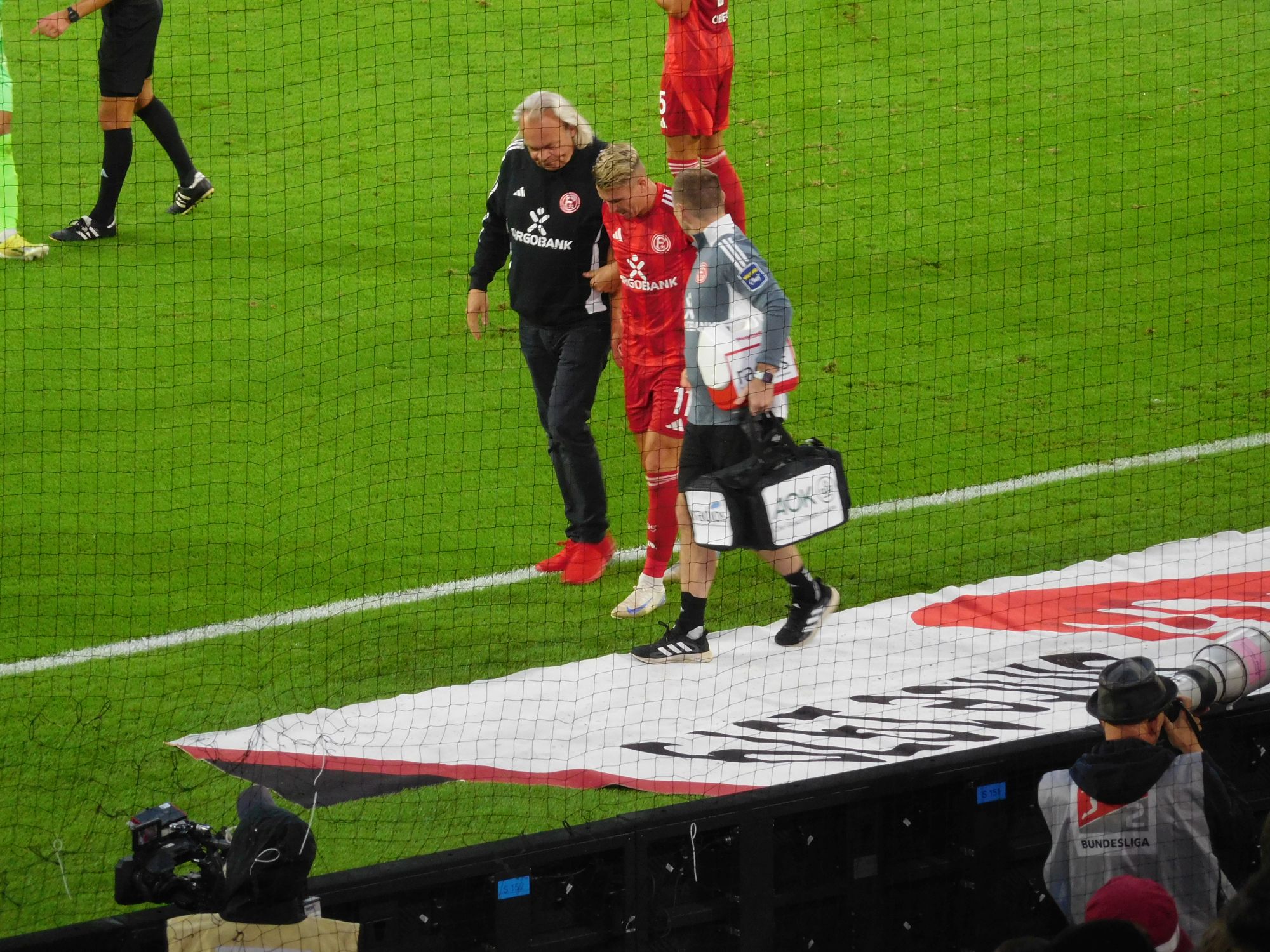 F95 vs Hannover: Den armen Felix Klaus hat's erwischt (Foto: FP)