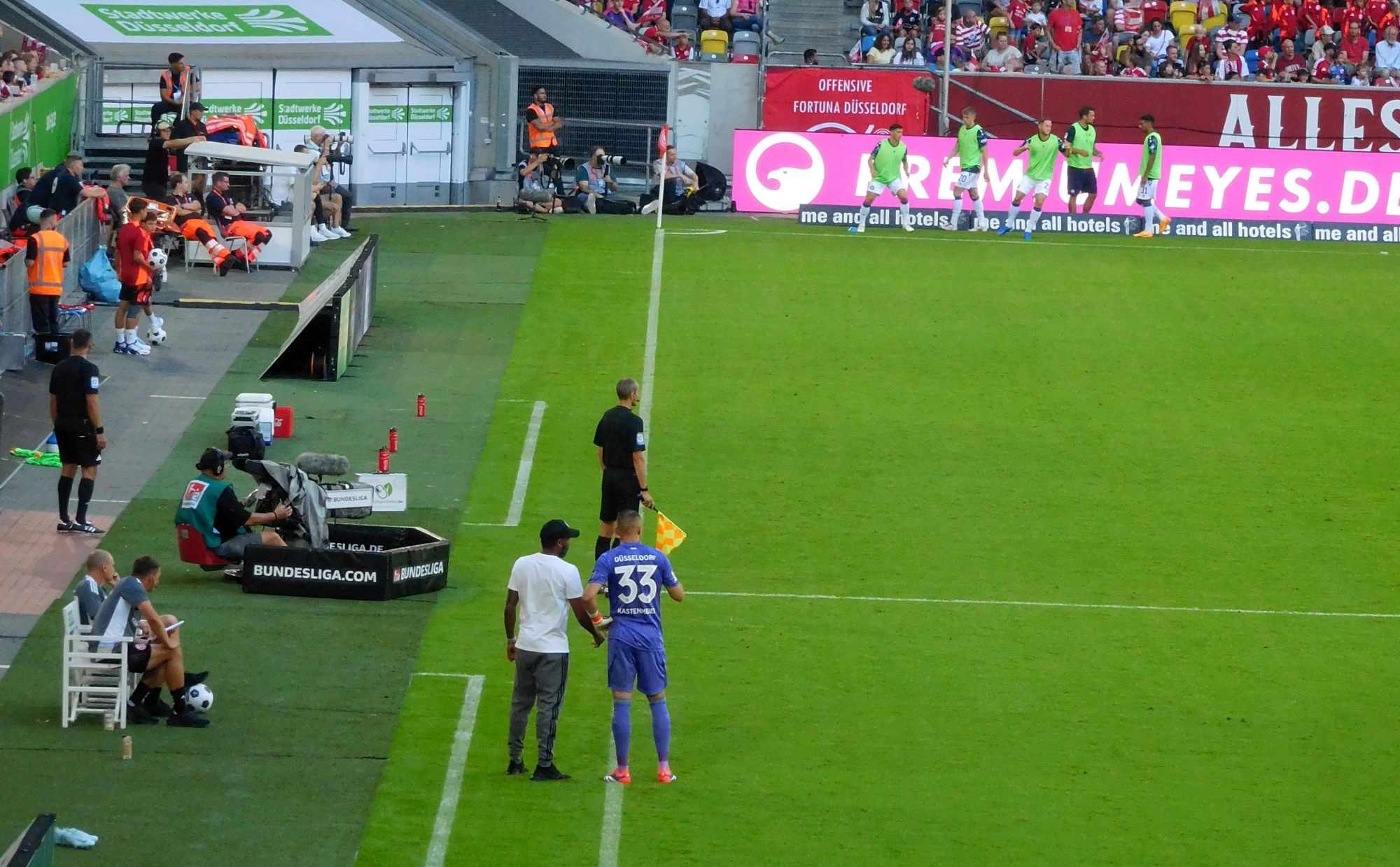 F95 vs KSC: Trainer Thioune und Keeper Kaste im Zwiegespräch (Foto: FP)