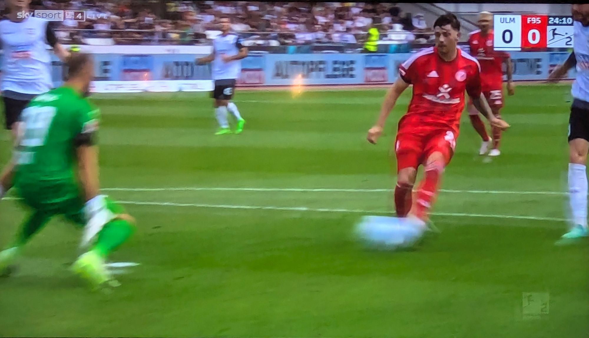 Ulm vs F95: Kownacki frei vorm Keeper (Screenshot Sky)