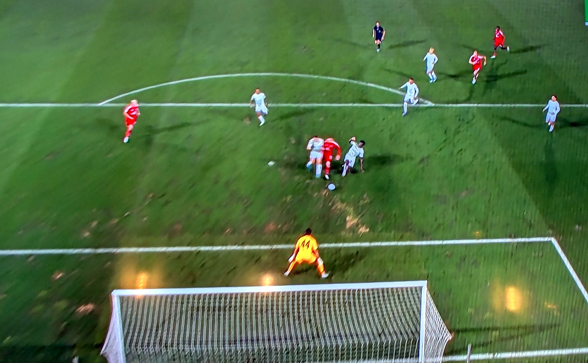 Fürth vs F95: Das Foul, das zum Elfer führte (Screenshot Sky)