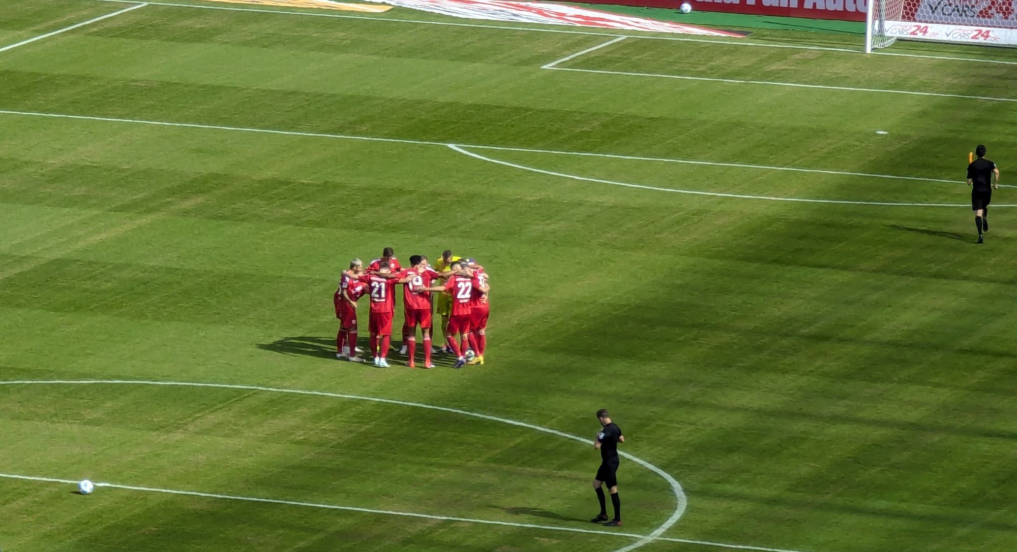 Hertha vs F95: Der übliche Motivationskreis (Foto: FP)