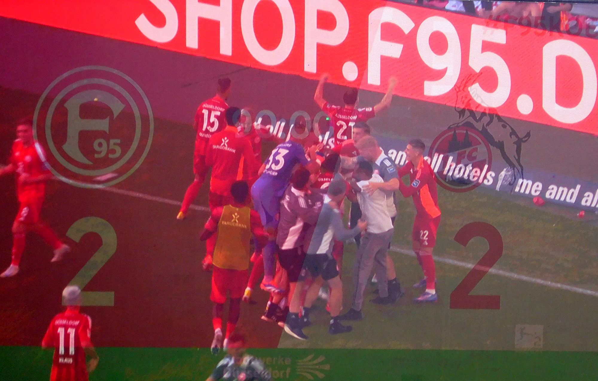 F95 vs Äff-Zeh: So sah der Jubel nach dem 2:2 auf der Anzeigetafel aus (Foto: FP)