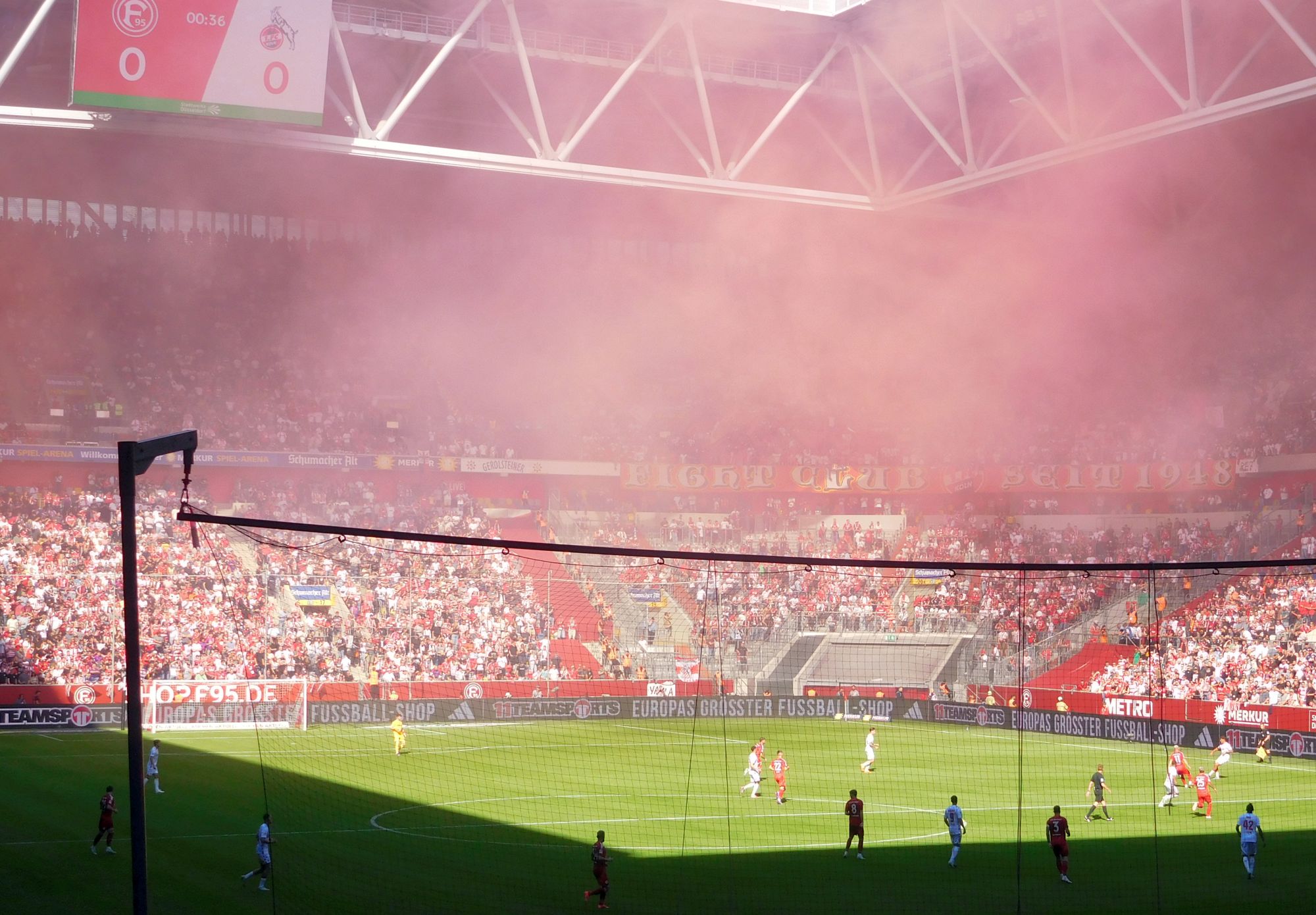 F95 vs Äff-Zeh: Die doofen Kölner qualmen uns die Bude voll (Foto: FP)