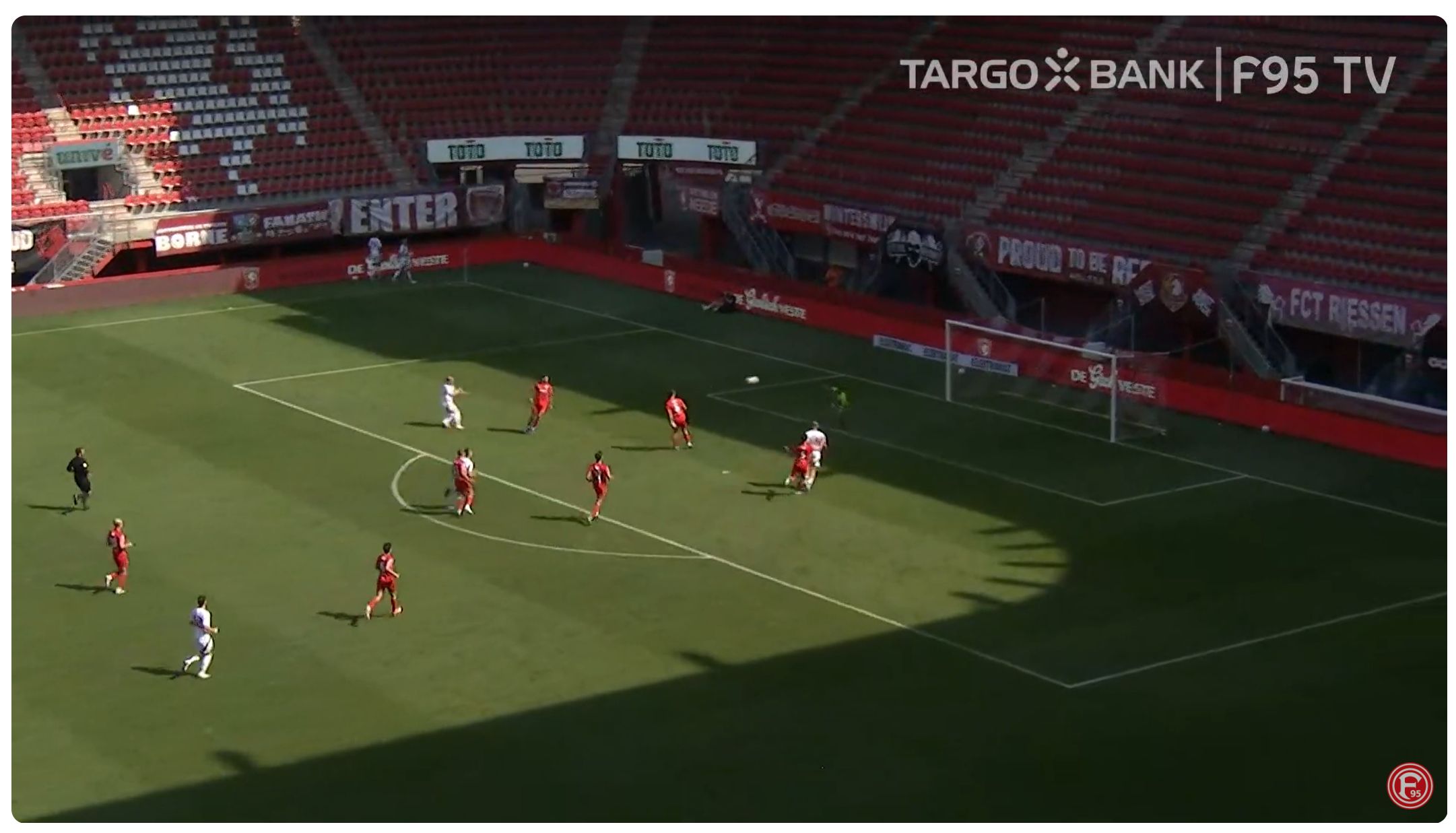 Twente vs F95: Auch Dennis Jastrzembski trug sich mit dem 4:2 in die Torschützenliste ein (Screenshot f95.tv)