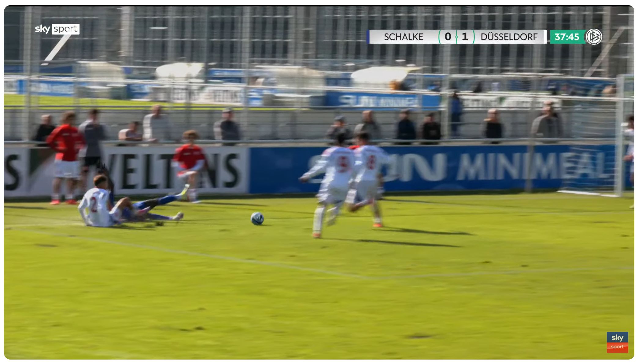 S04-U19 vs F95-U19: Die Situation vor dem ersten Elfer für Schalke (Screenshot Sky)