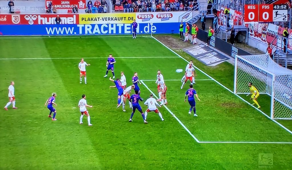 Regensburg vs F95: Tim Oberdorf köpft das 1:0 (Screenshot Sky)