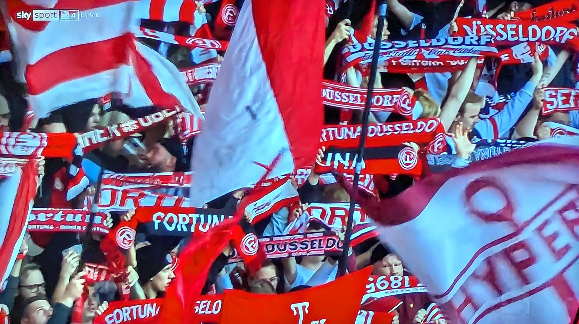 Regensburg vs F95: Bester Support vom Auswärtsblock (Screenshot Sky)