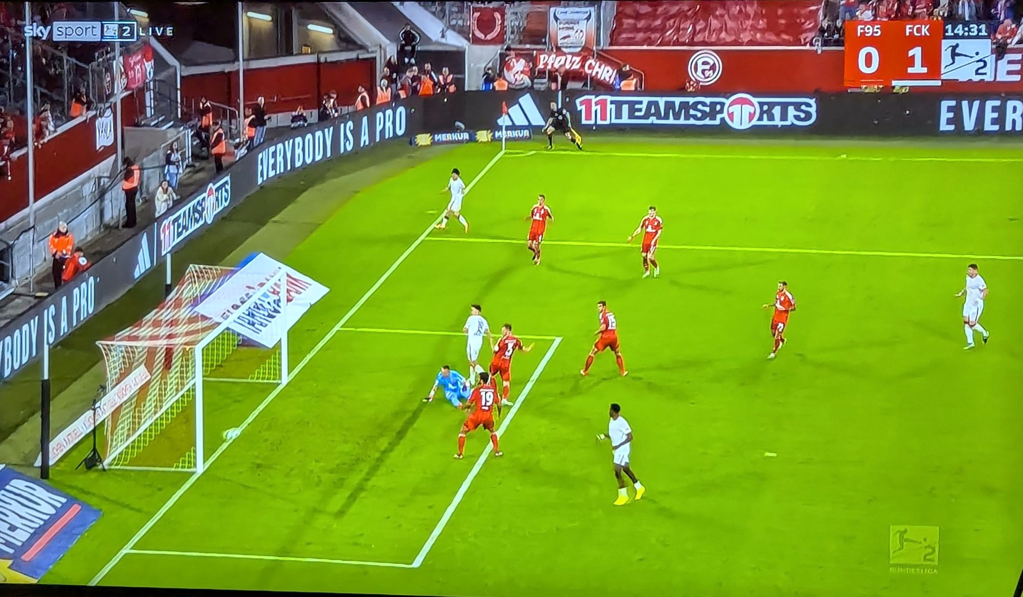 F95 vs K'lautern: Schon das 0:1 hätte so nicht fallen dürfen (Screenshot Sky)