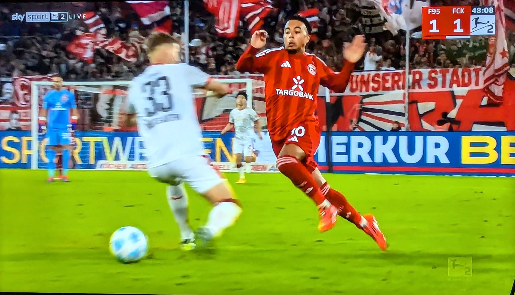 F95 vs K'lautern: Myron in Aktion (Screenshot Sky)