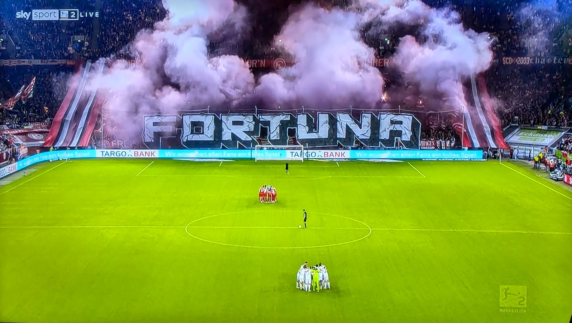 F95 vs K'lautern: Mal was anderes: Rauch statt Feuer (Screenshot Sky)