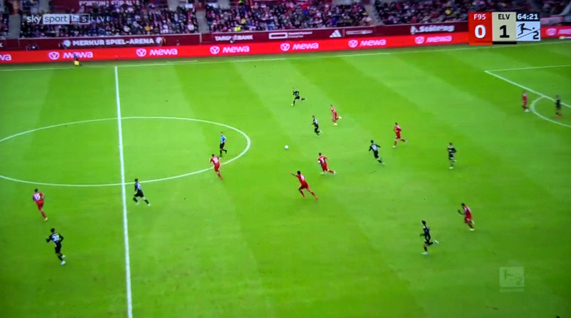 F95 vs ELV: Vor dem 0:2 - kollektive Fehler beim Konter (Screenshot Sky)