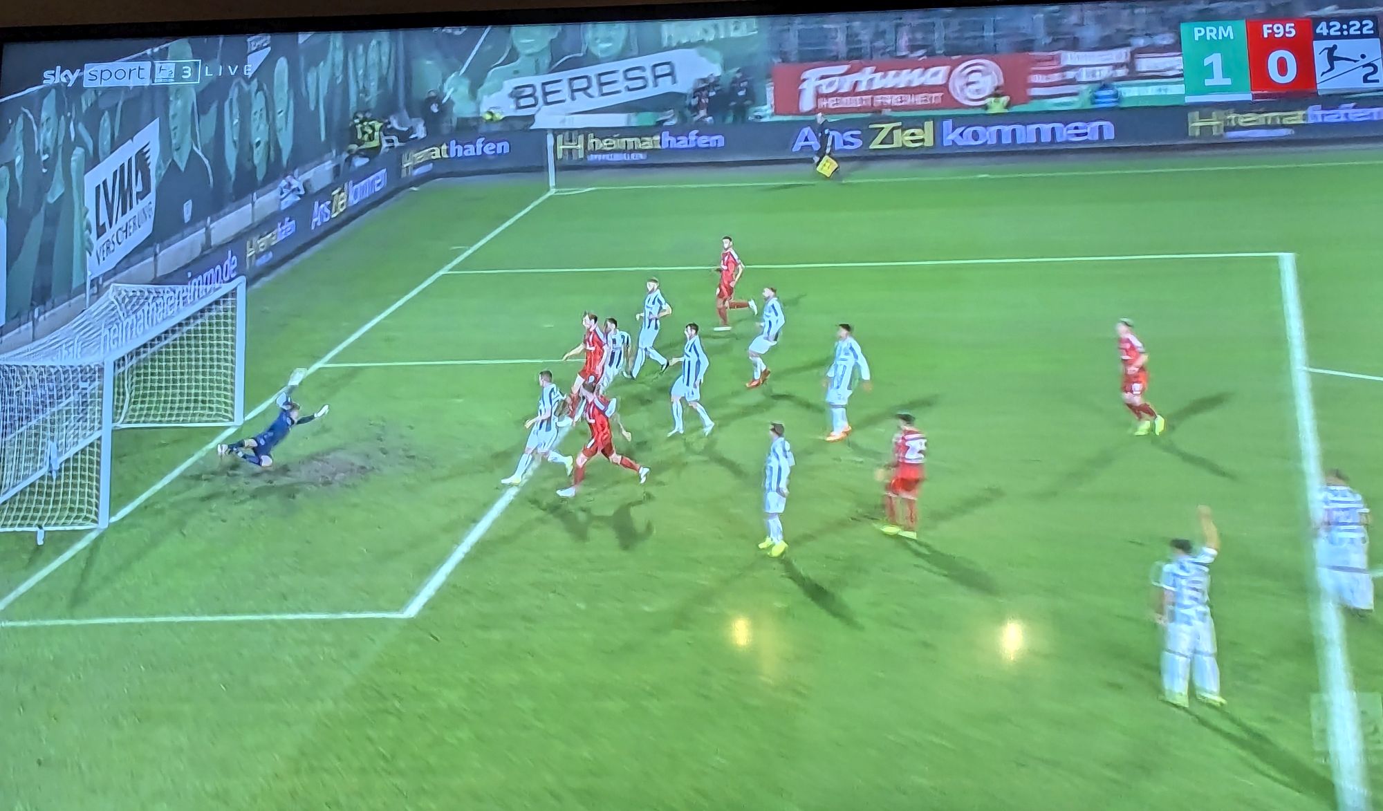 Münster vs F95: Münster-Keeper mit Parade (Screenshot Sky)