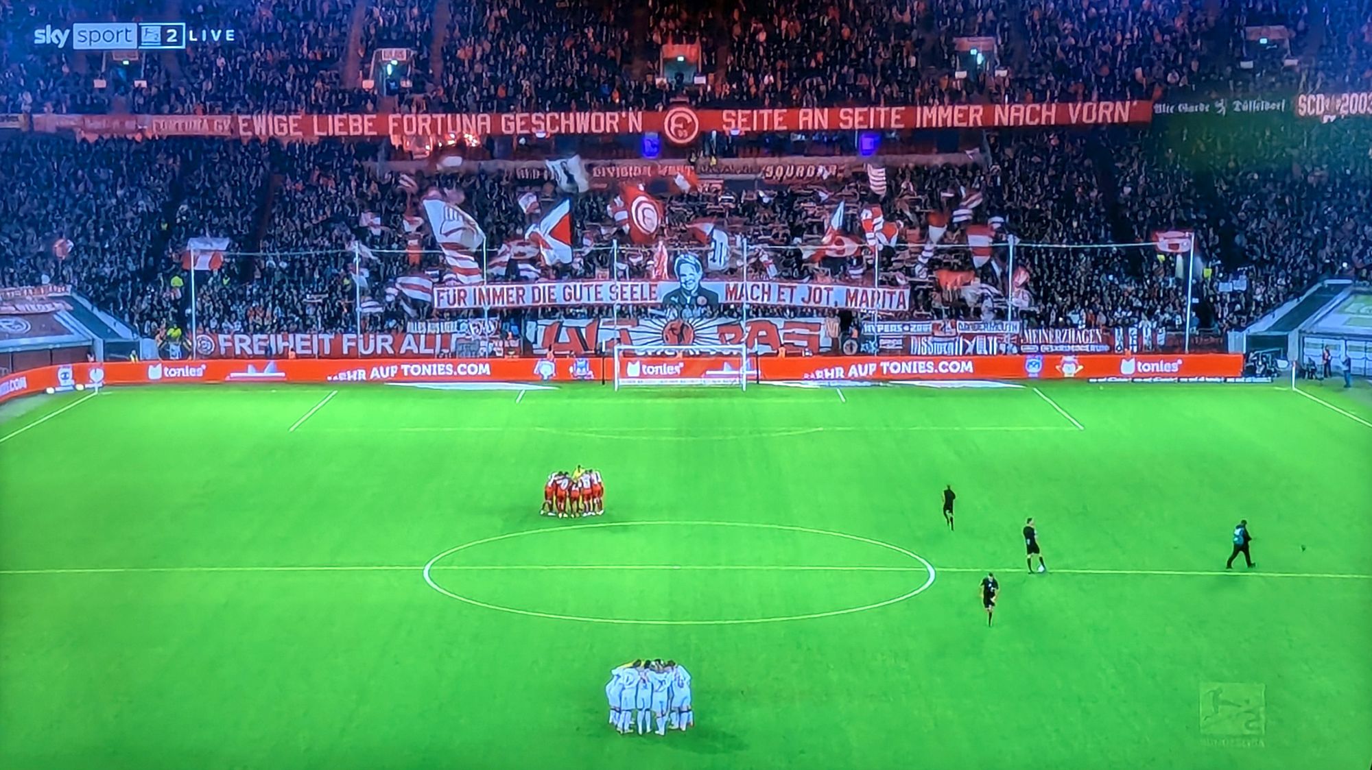F95 vs Paderborn: Gute Choreo... (Screenshot Sky)