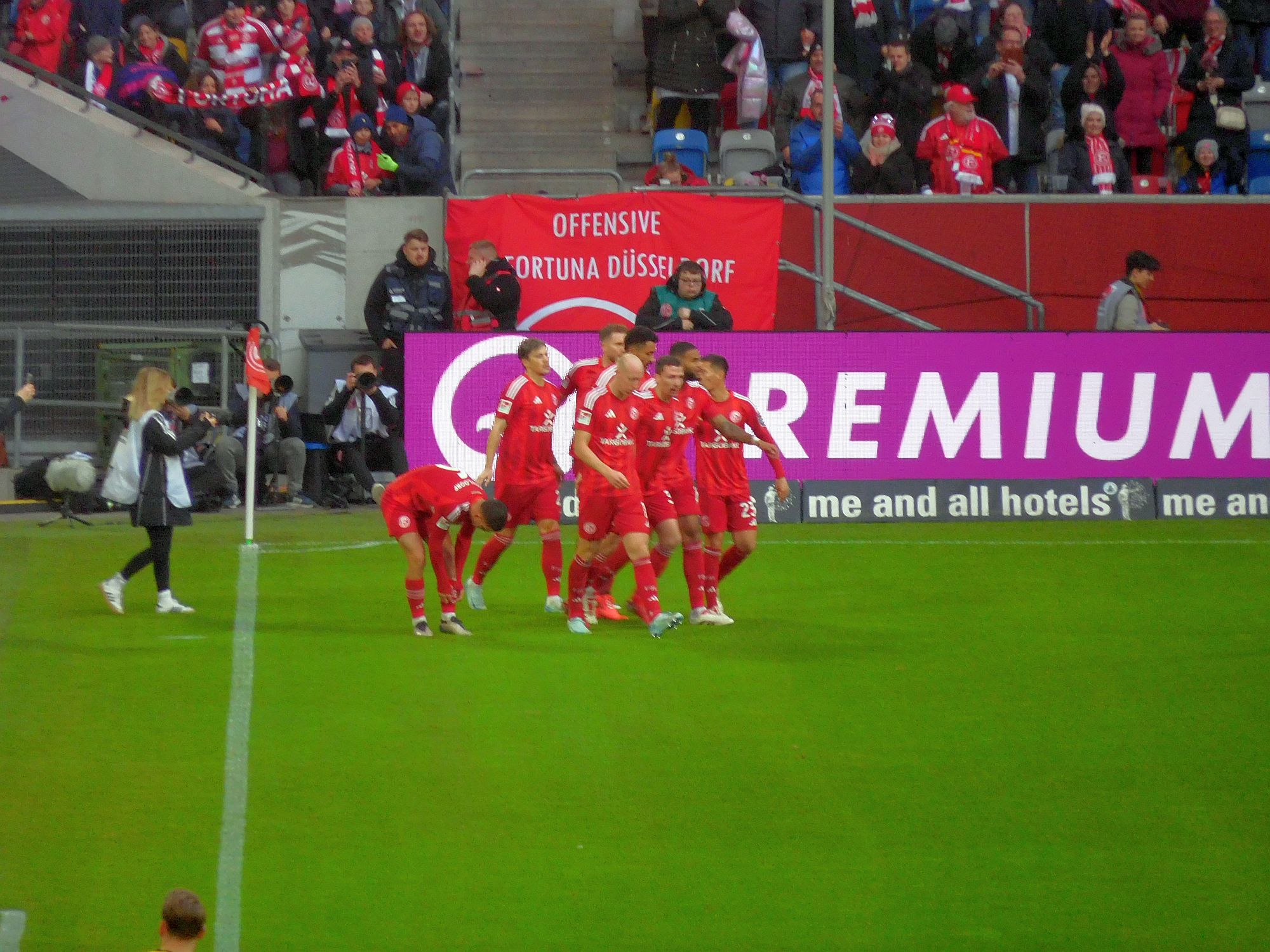 F95 vs BTSV: Jubeltraube nach dem 1:0 (Foto: FP)